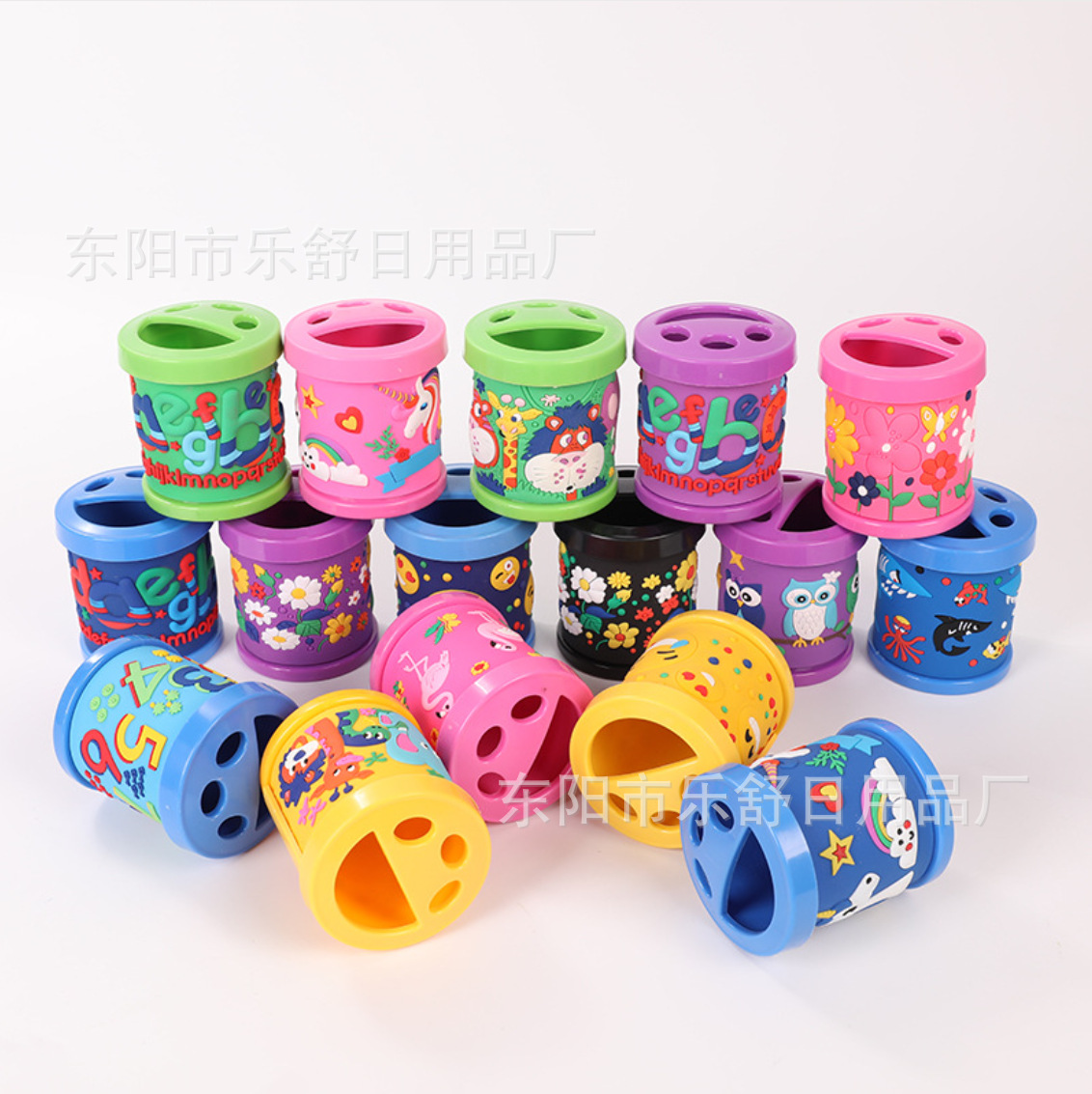 卡通可爱3D立体马克杯漱口杯笔筒水杯两用卡通加厚套皮软胶笔筒杯详情4