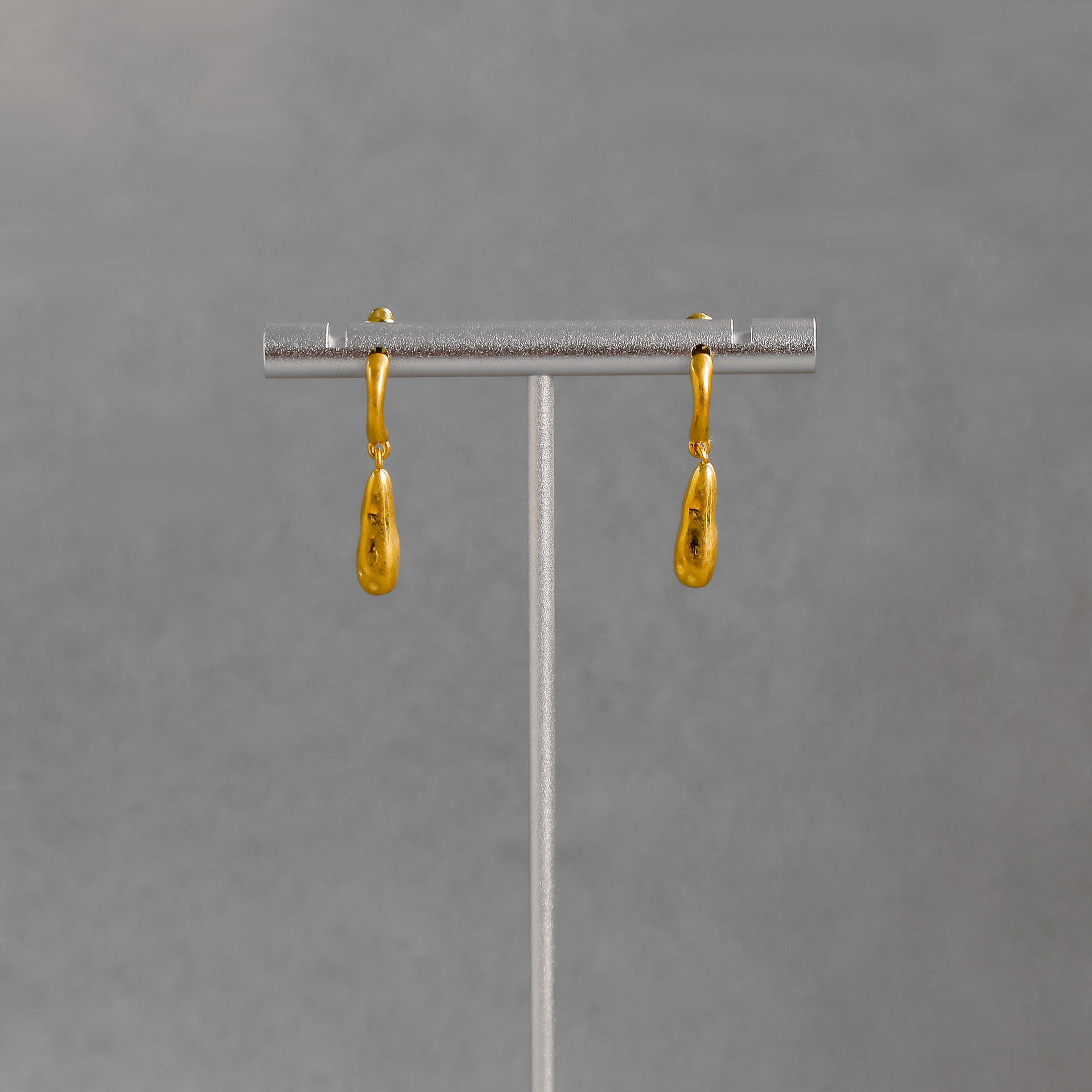 TEN家不规则水滴耳钉 夏季爆款轻奢冷淡风哑光肌理感锤面长款耳钉详情4