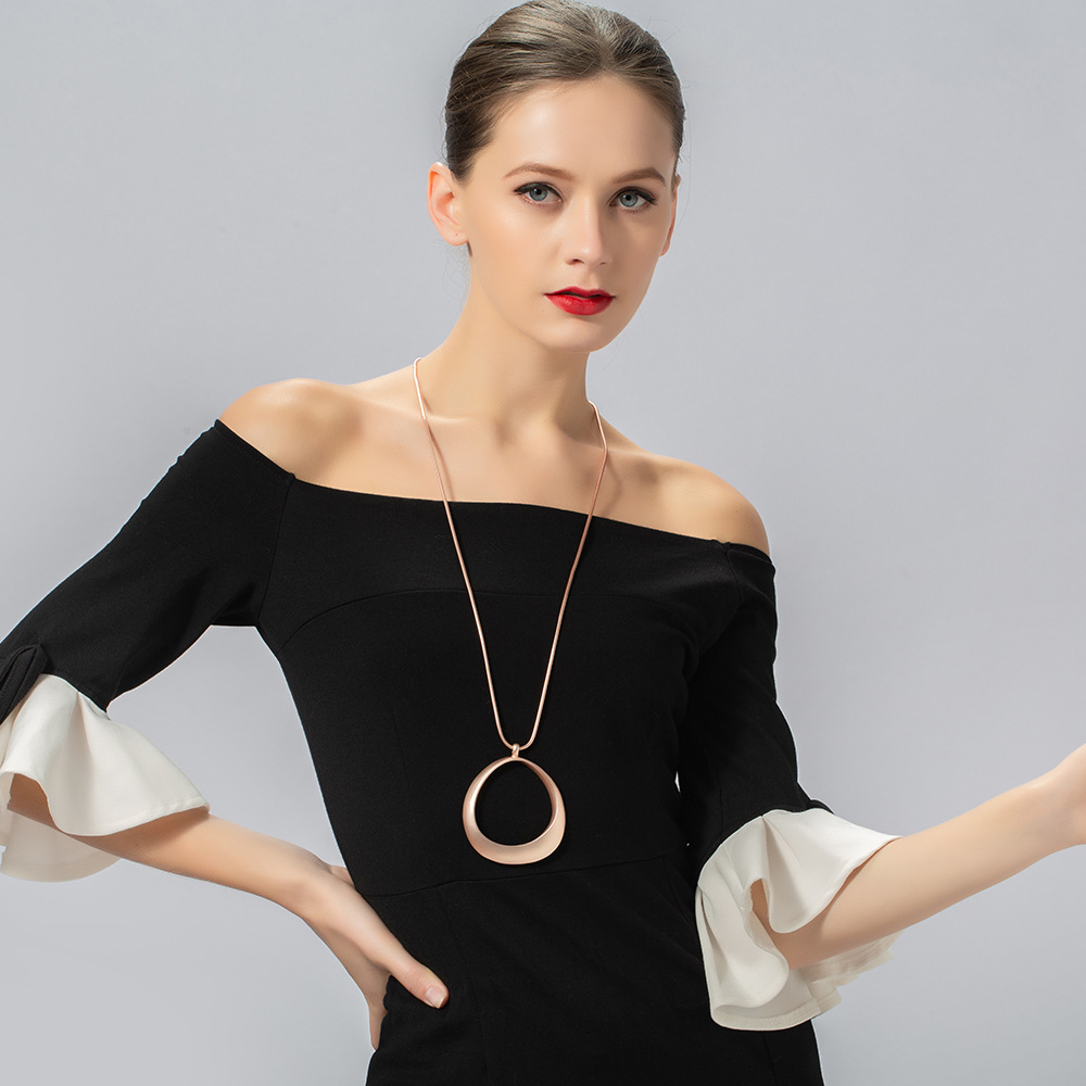 跨境亚马逊热销爆款欧美几何形吊坠长款ins高级项链时尚女毛衣链详情4