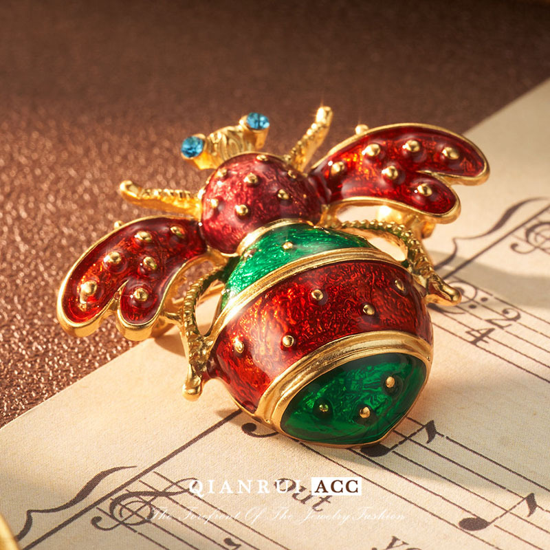 New wholesale vintage Baroque brooch in red and green with a French high-end touch, featuring bee enamel drop glaze for a fashionable look pic 19