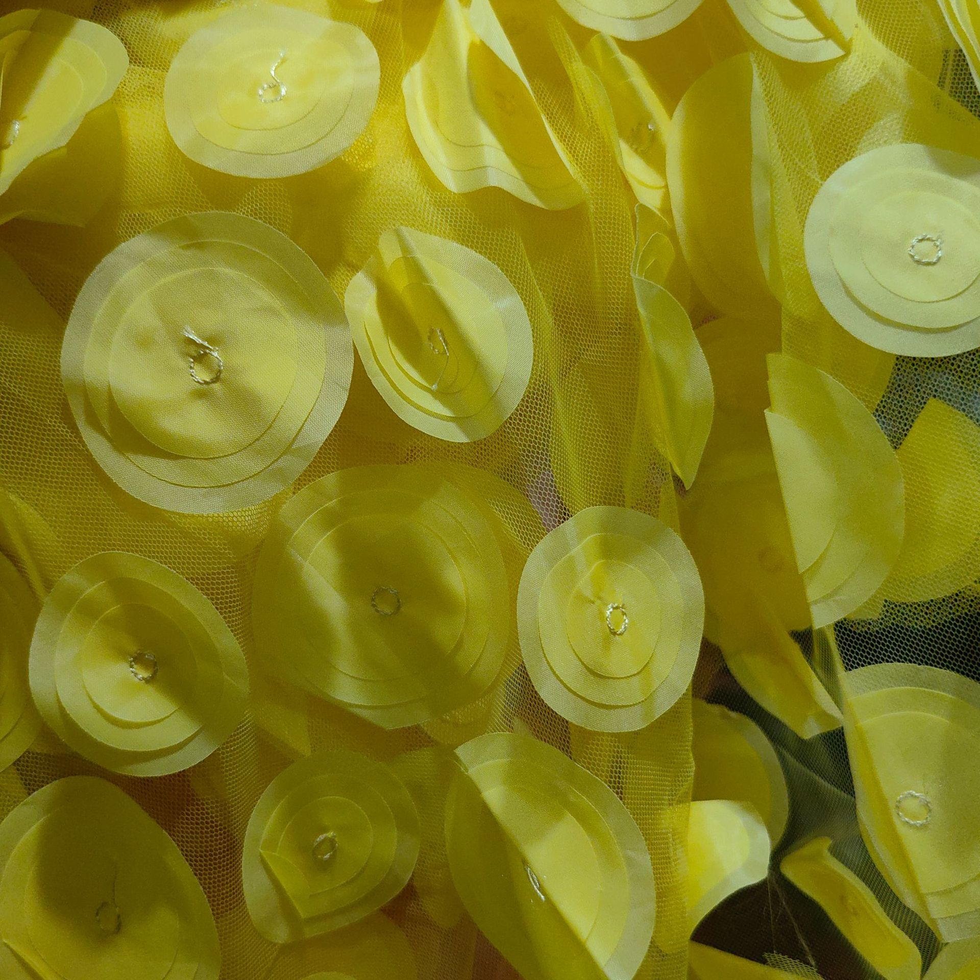 欧洲站激光立体刺绣面料多色网纱圆圈绣花布时尚女装连衣裙面料详情16