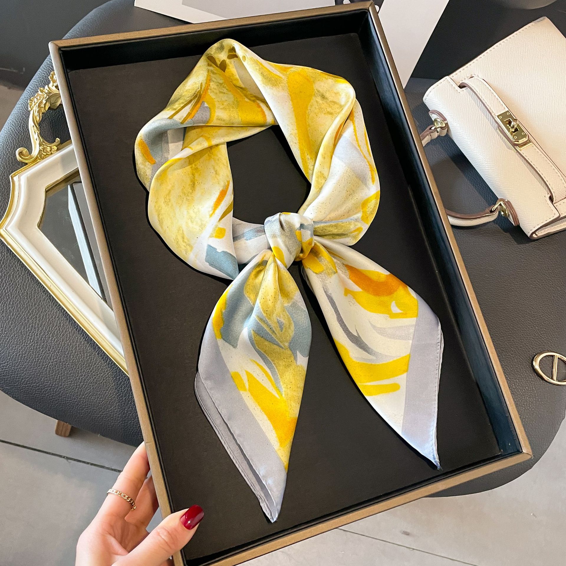 国潮春夏季印花小方巾韩版仿真丝高级感发带头巾时尚装饰复古围巾批发详情10