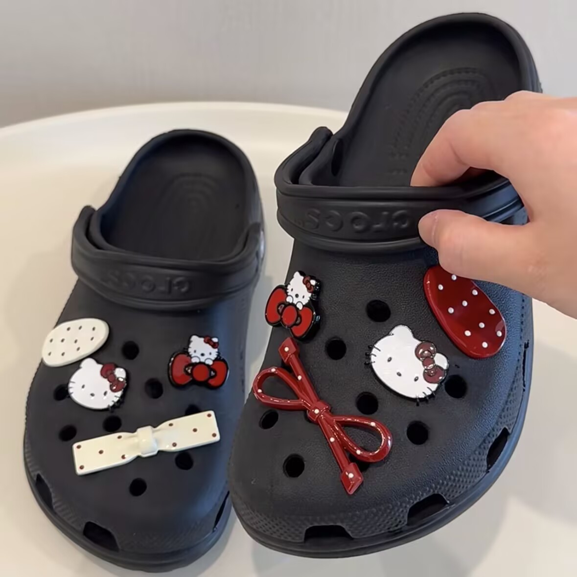 安克拉红KT猫洞洞鞋扣卡通diy可爱蝴蝶结可拆卸鞋面装饰鞋花配件详情3