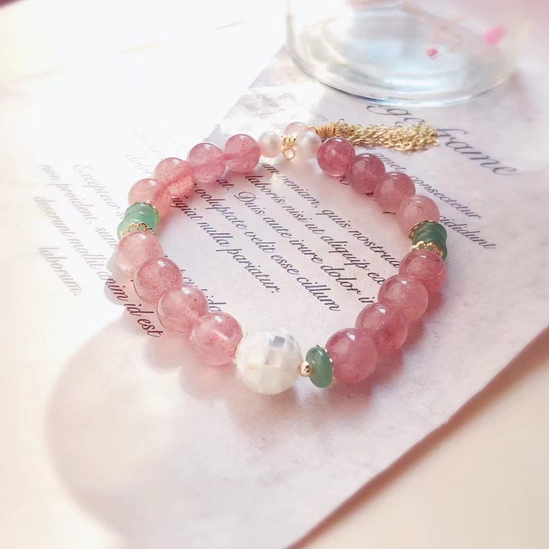 The retro strawberry crystal tassel bracelet is versatile, fresh, sweet and cute, with a delicate fragrance style pic 2