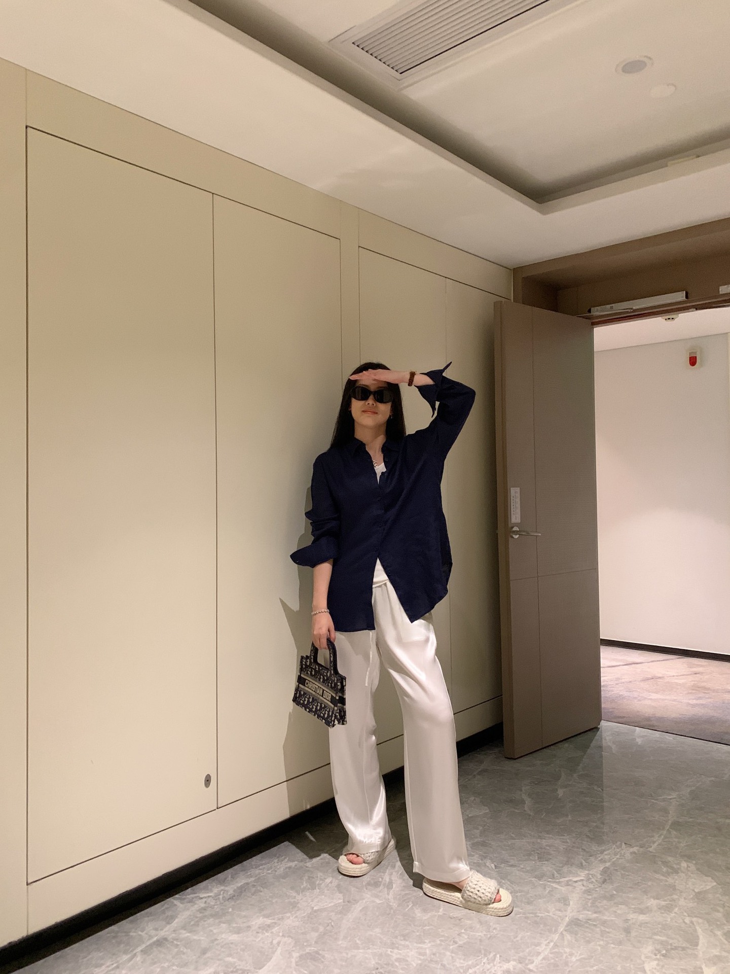 020810 春季新款女士刺绣亚麻平纹纯色简约宽松通勤舒适衬衣衬衫详情45