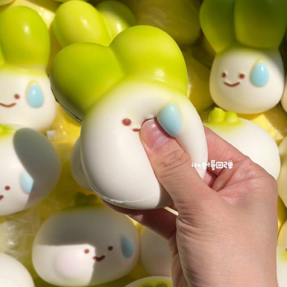小红书爆款夏日清心慢回弹厚实湿软慢回弹解压发泄捏捏玩具潮玩减压玩具解压面包详情3