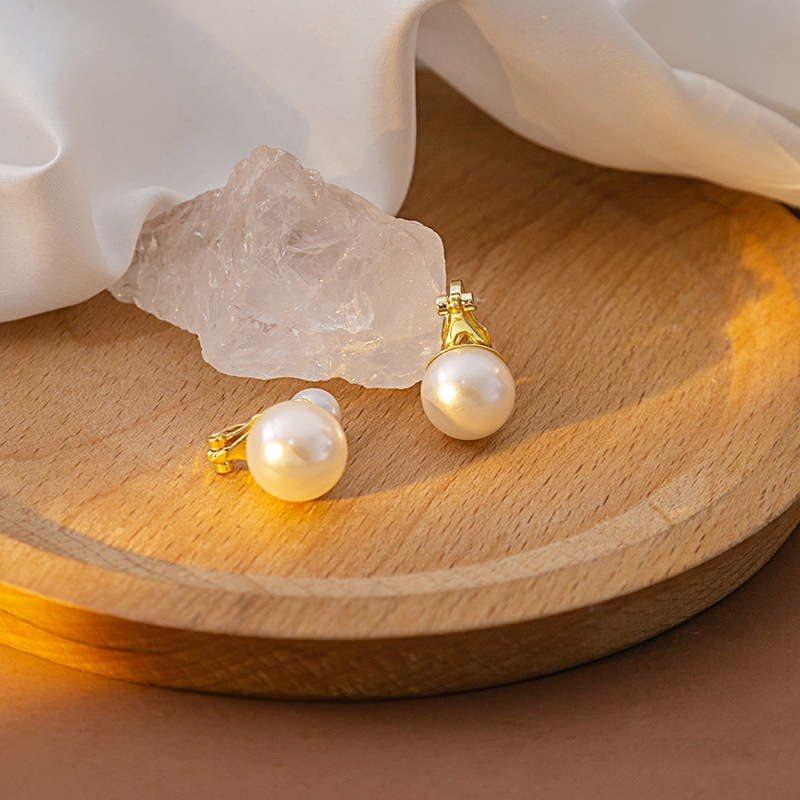 French light luxury pearl ear clips, niche retro style earrings, high-end design, new unique earrings wholesale pic 7