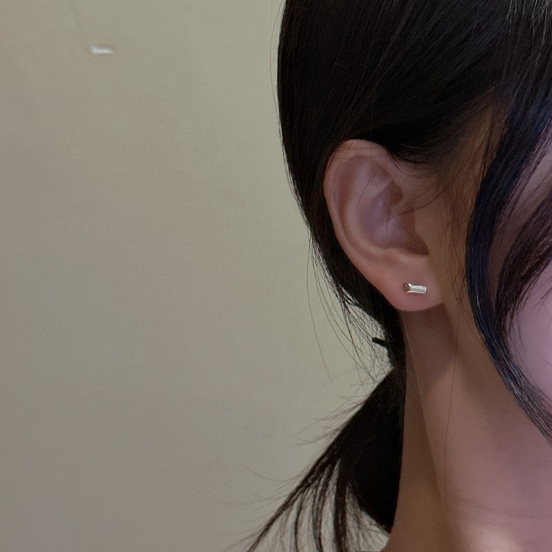 S925纯银韩版基础款小耳钉韩国风简约款通勤搭配养耳洞耳环批发详情10