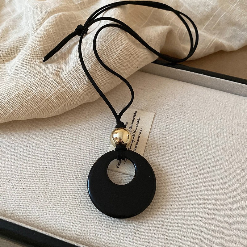 Maillard retro necklace for women, a new and niche Korean-style sweater chain, a fashionable autumn and winter versatile and high-end necklace for wholesale pic 9