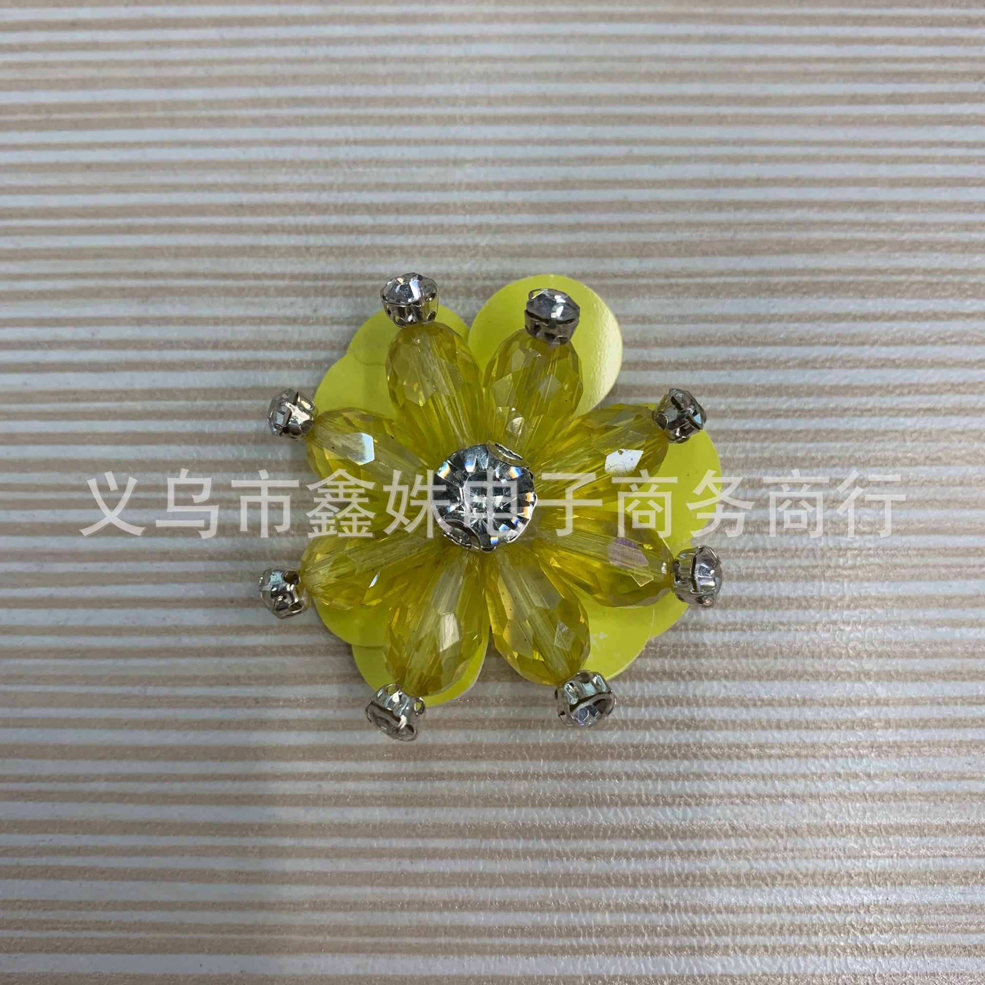 Камелия из гирлянды, гвозди с бусами, аксессуары DIY pic 7