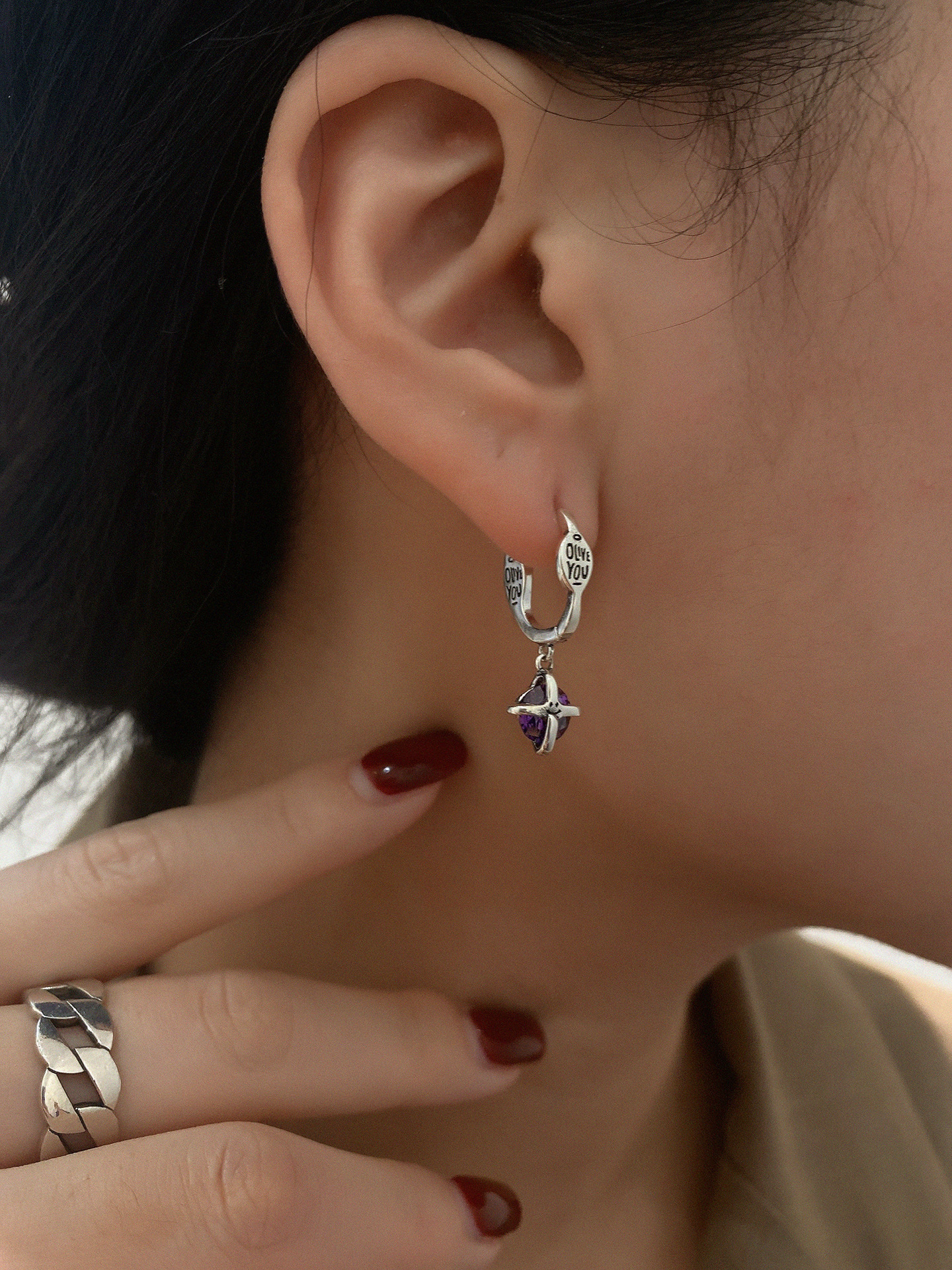 Original mysterious purple zircon letter-shaped earrings for women, 2024 new trendy, light luxury, niche design, high-end and versatile earrings pic 4