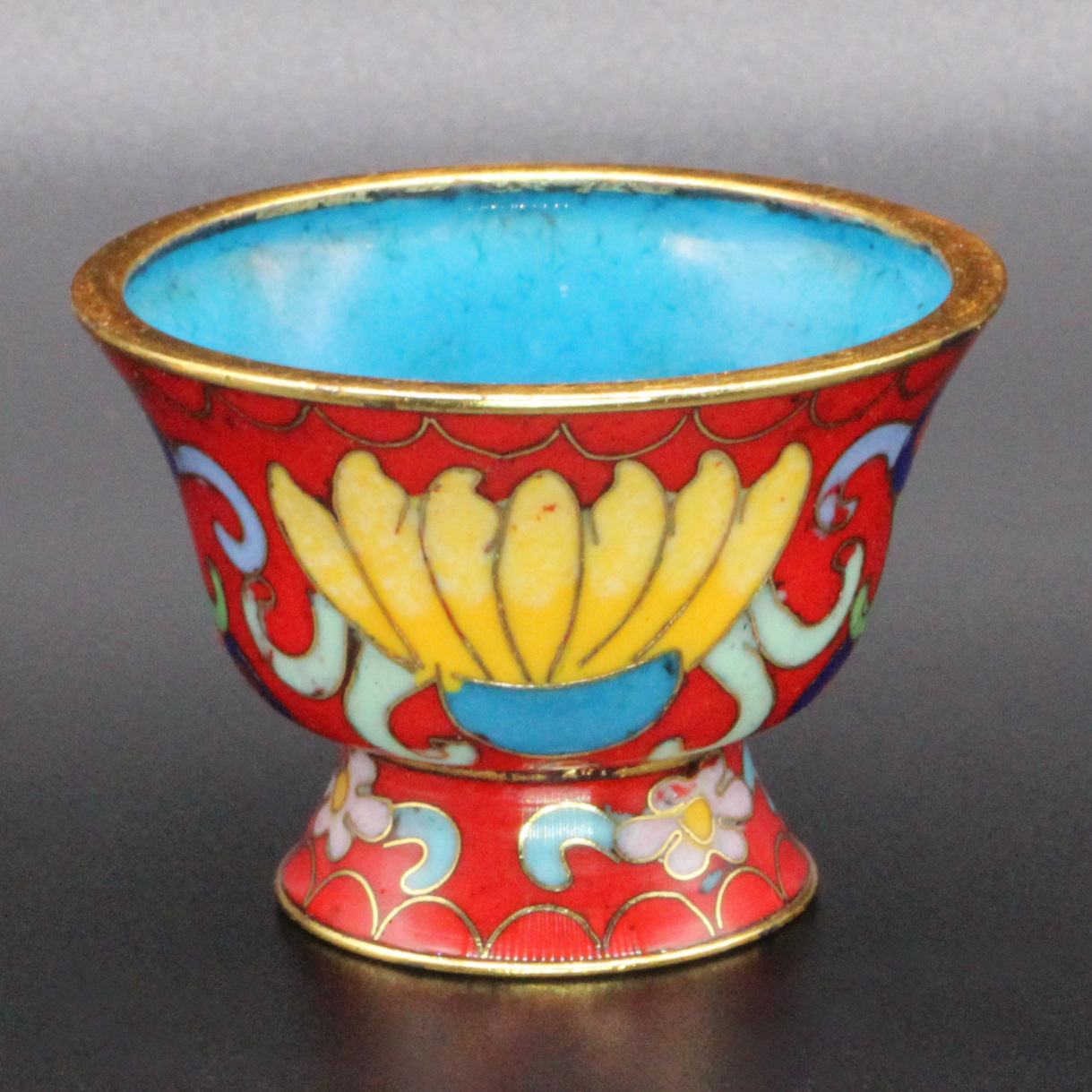 The cloisonne eight-treasure bowl is a traditional copper body, cloisonne enamel, polished, high-legged, eight-auspicious offering bowl and water bowl pic 4