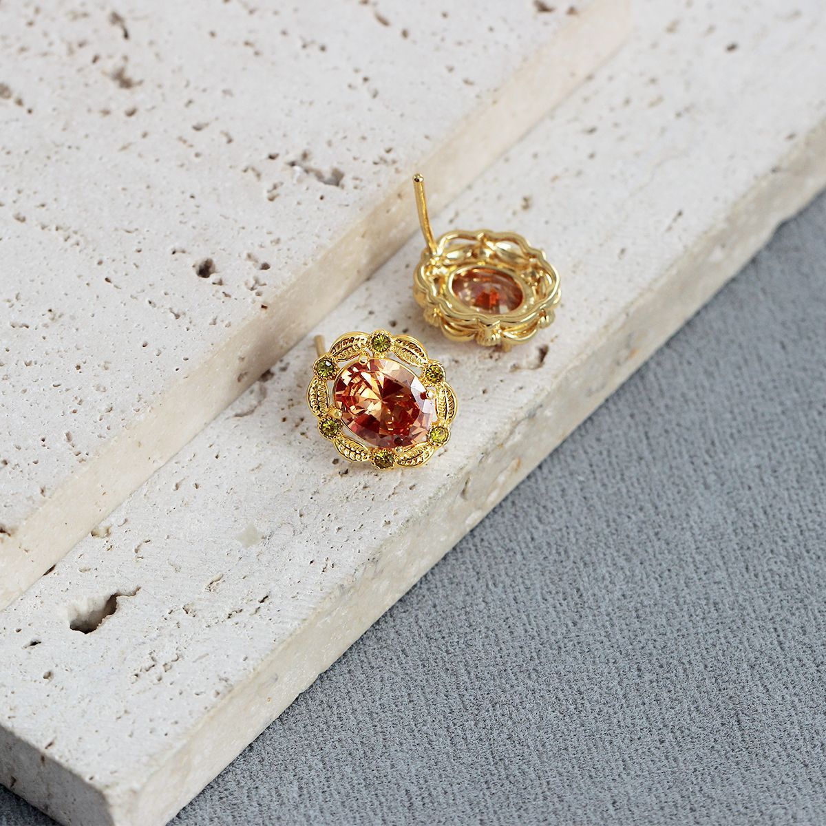 LIL*系列百合花耳钉繁华同款复古香槟色优雅冷清气质锆石花朵耳钉详情8