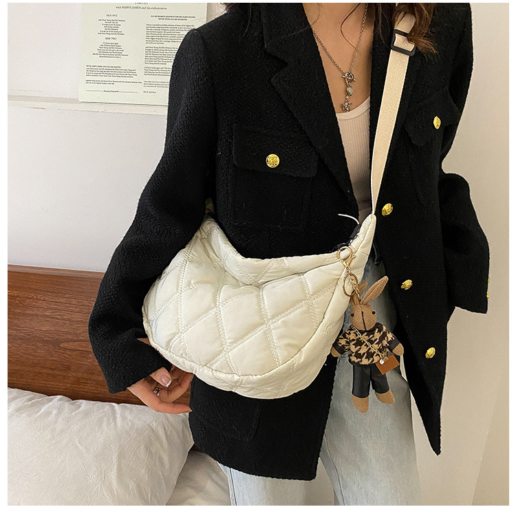 The new, trendy and fashionable single-shoulder crossbody bag with diamond-patterned embroidery thread for women in 2021, the popular dumpling bag pic 50