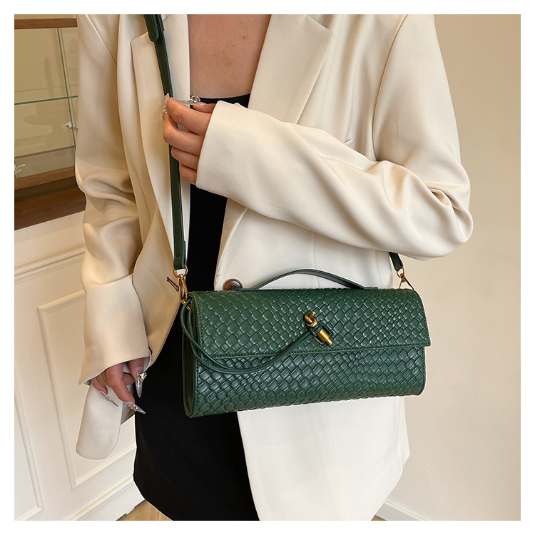 A new cross-border woven pattern single-shoulder crossbody bag with a retro texture, a hand-held baguette bag, and a versatile and elegant evening clutch pic 38