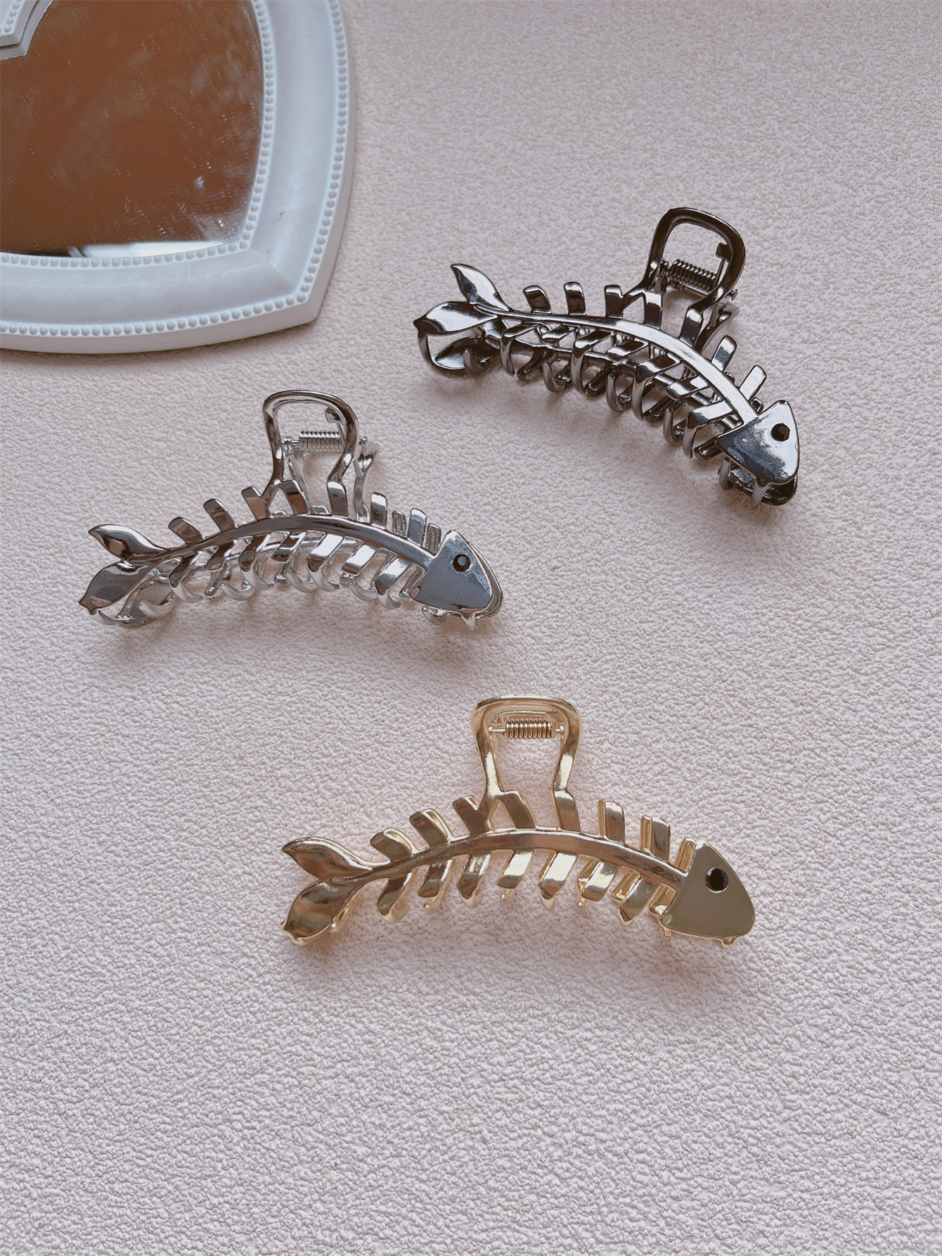 Fishbone hair clips for women in summer, back of the head clips, headwear, metal hair clips, new popular hair grips, shark clips pic 4