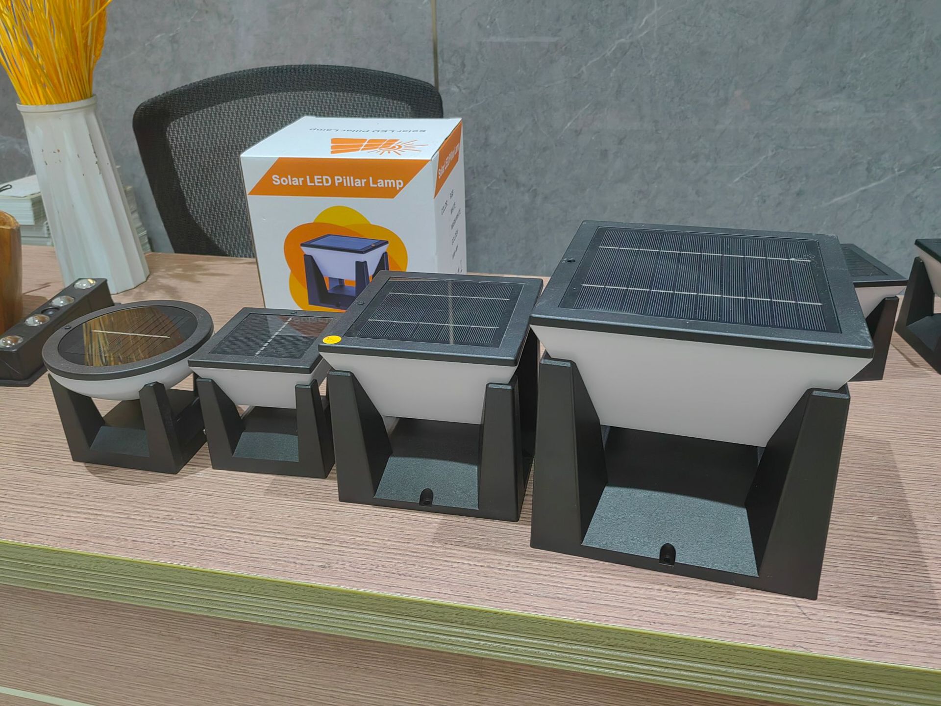 Solar outdoor garden lights, new cross-border export style, villa storefront, fence, fence, lawn, column head lights pic 2