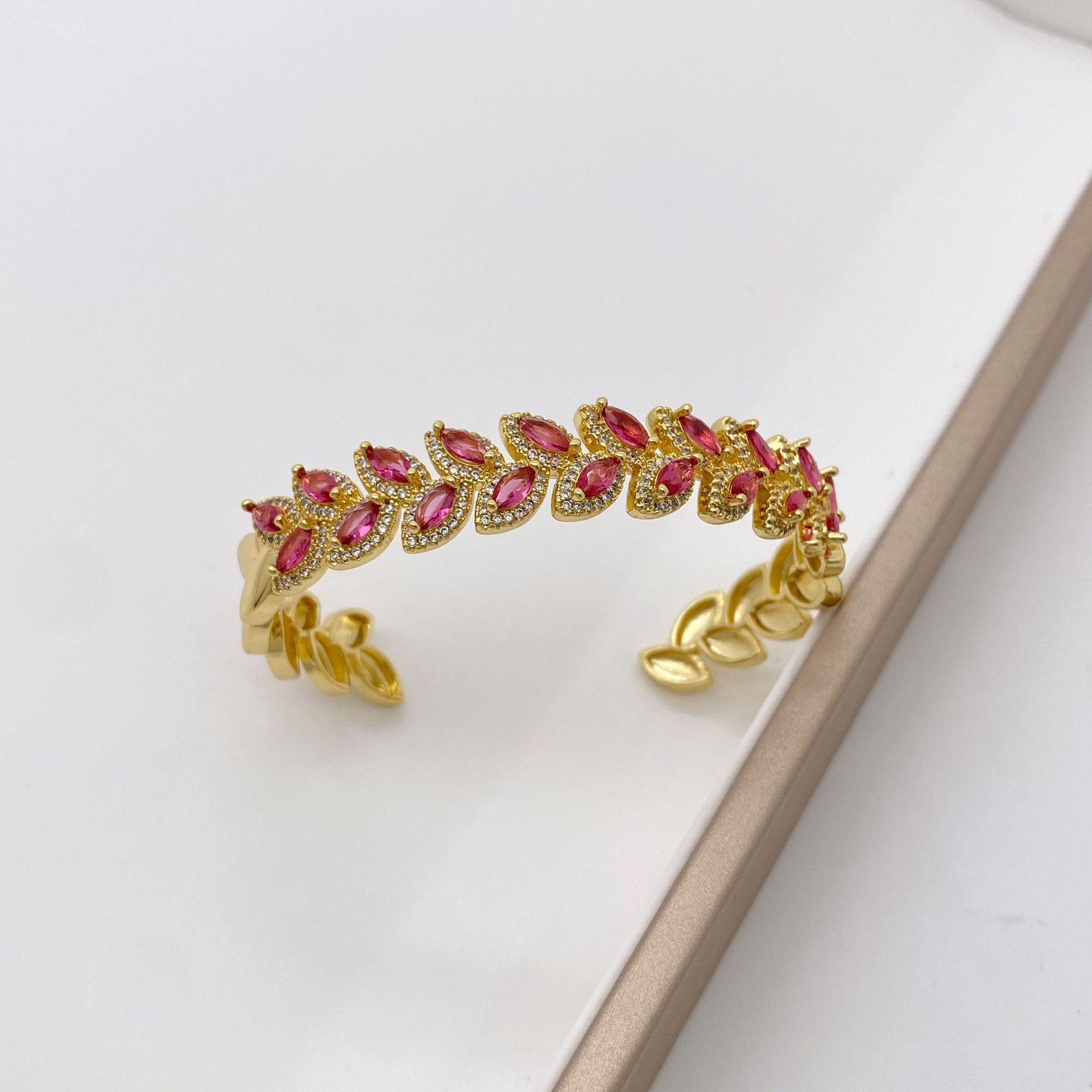 Copper-plated 18K gold sparkling light luxury high-end leaf ring bracelet set, exquisite and fashionable style set wholesale pic 11