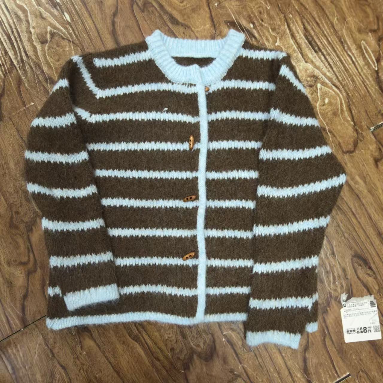 Self-reserved style recommendation ~ A new retro thickened knitted cardigan for women with contrasting color striped horn-button soft and glutinous sweaters for autumn and winter pic 5