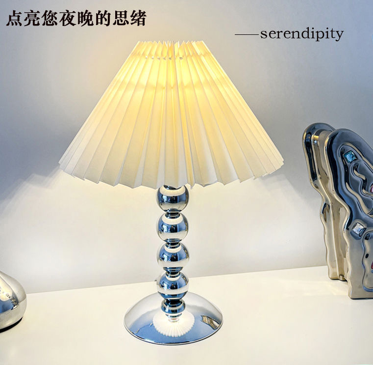 Nordic Ins-style retro desk lamp, creative bedside dormitory bedroom atmosphere, girl-decorated pleated Internet celebrity night light pic 4