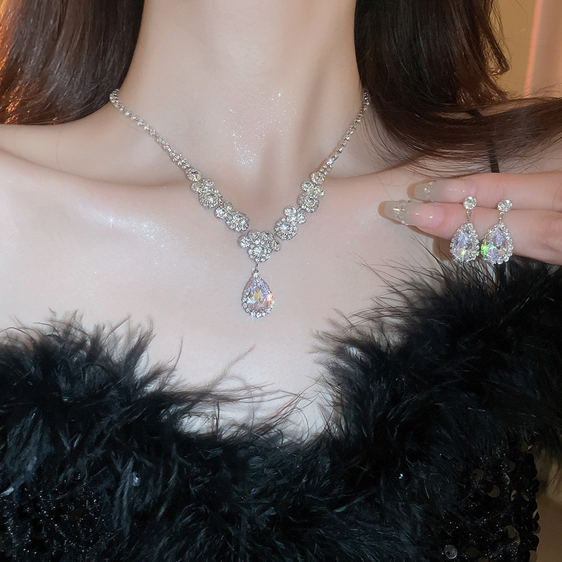 European and American cross-border water drop diamond-encrusted stud necklace, light luxury style fashion pendant, collarbone chain, internet-famous high-end accessory for women pic 9