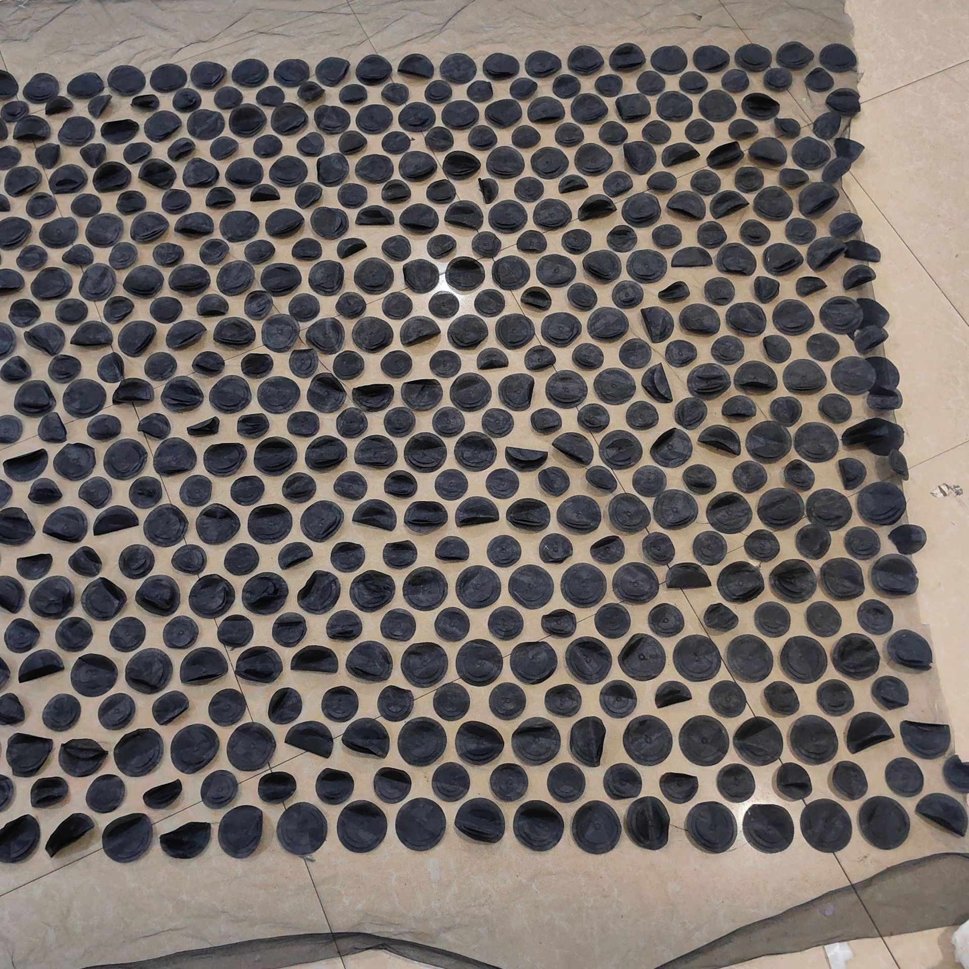 欧洲站激光立体刺绣面料多色网纱圆圈绣花布时尚女装连衣裙面料详情24