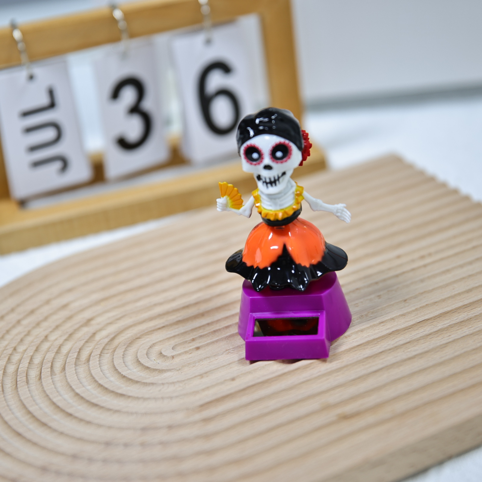 New Halloween car female version skull solar figment, Ghost Festival shaking head doll gift, ABS material manufacturer pic 11