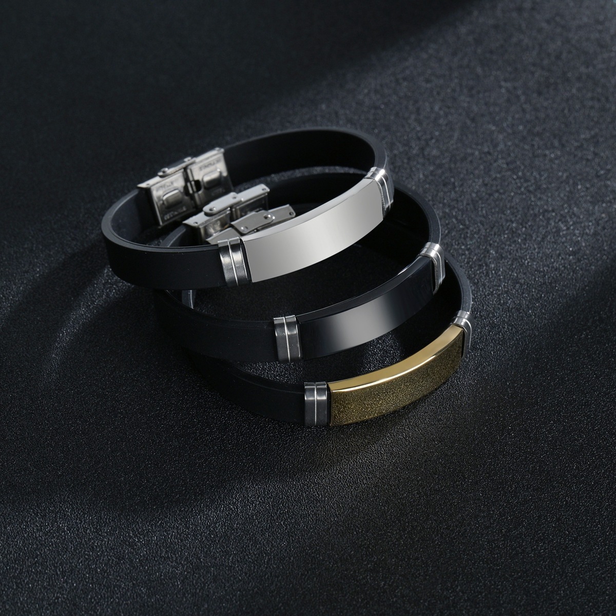 This is a classic and simple titanium steel bracelet with a buckle from Europe and America. It is an outdoor bracelet that does not fade and can be engraved with logos pic 3