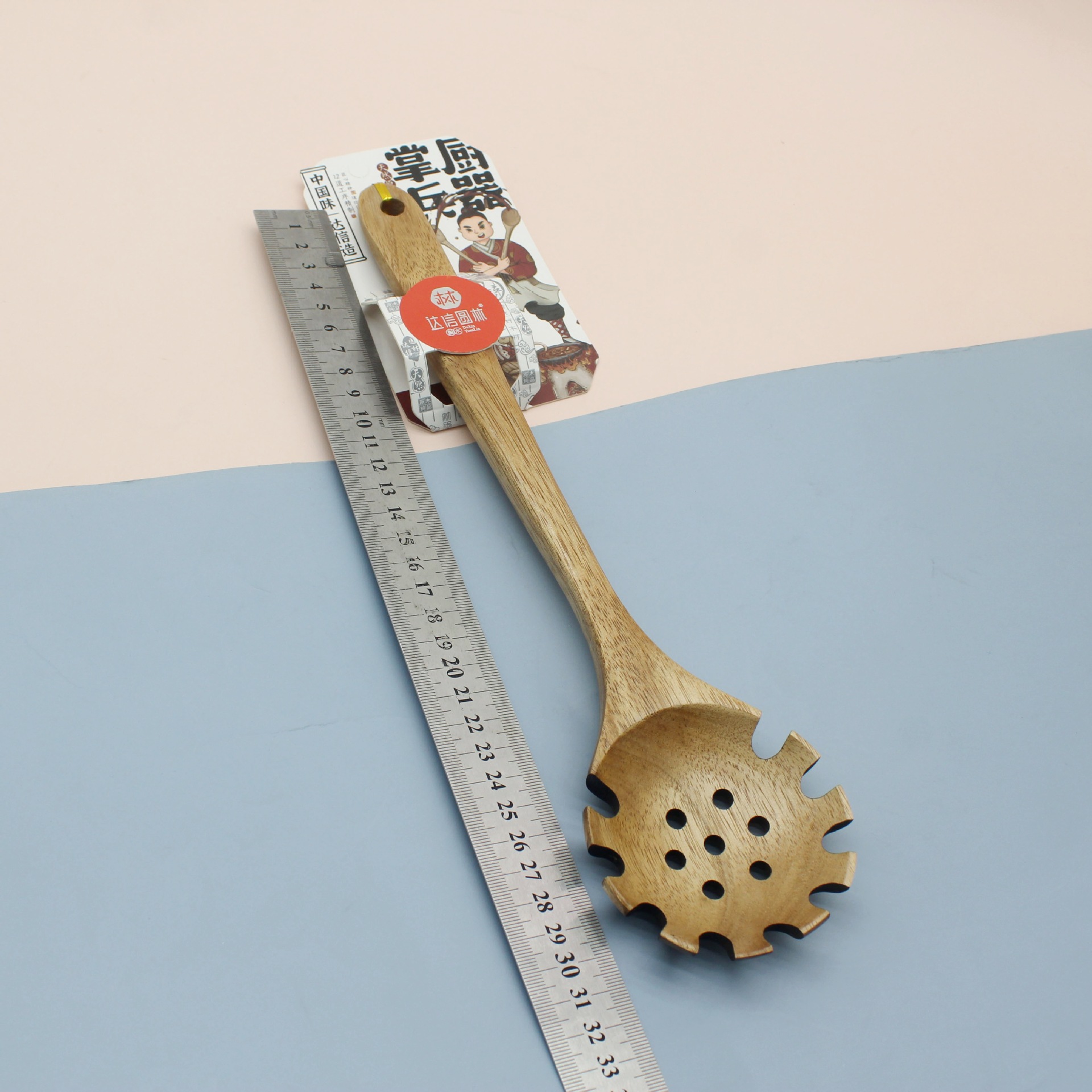 The wooden cooking spoon and spatula for the kitchen can handle everything from stir-frying to making soup, boiling, stewing and deep-frying in one go. It can also drain oil and water, and is not tiring to hold for a long time pic 8