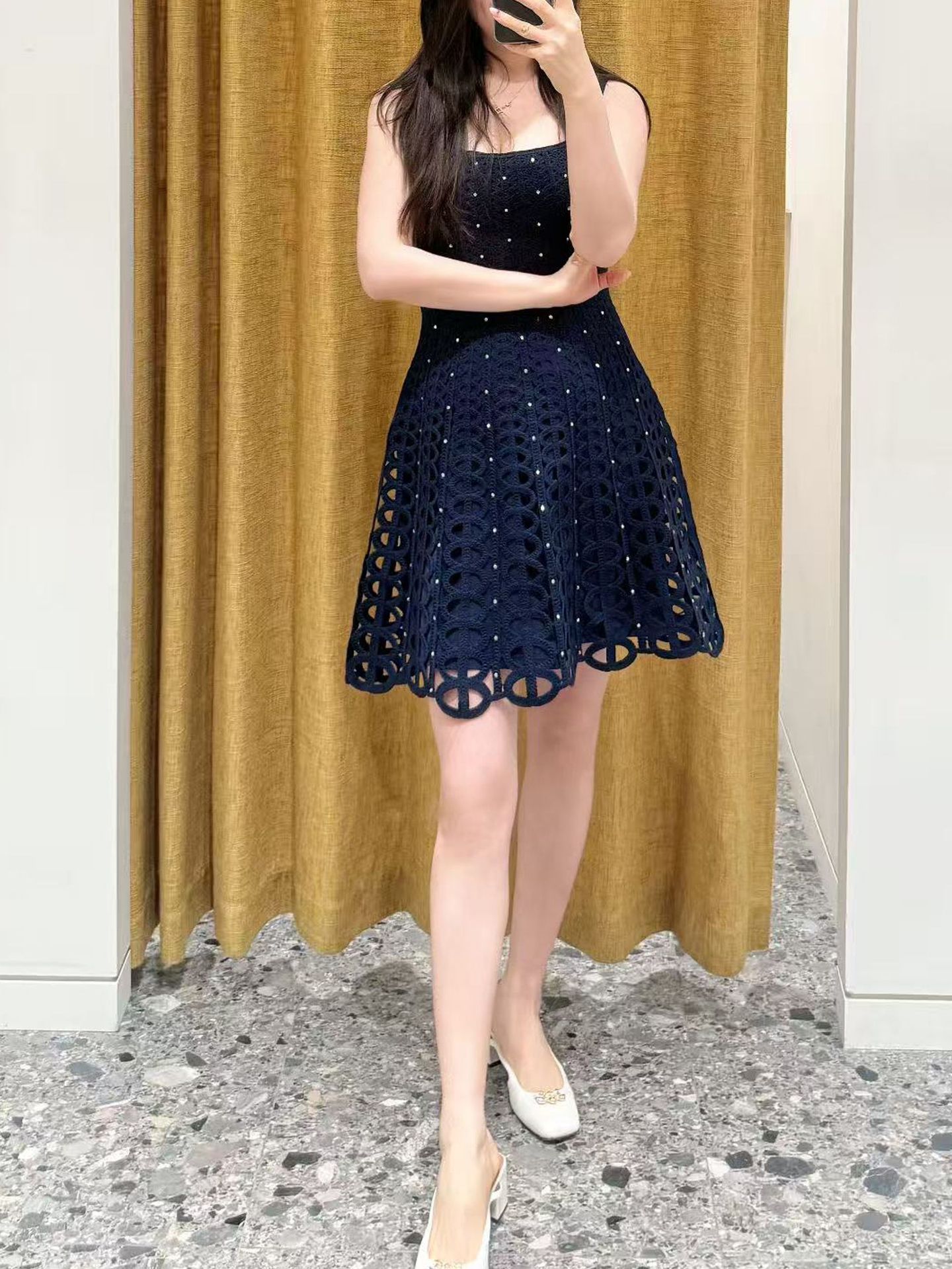新中式M家 25高端新款女装春夏法式优雅修身显瘦方领吊带短款针织连衣裙详情8