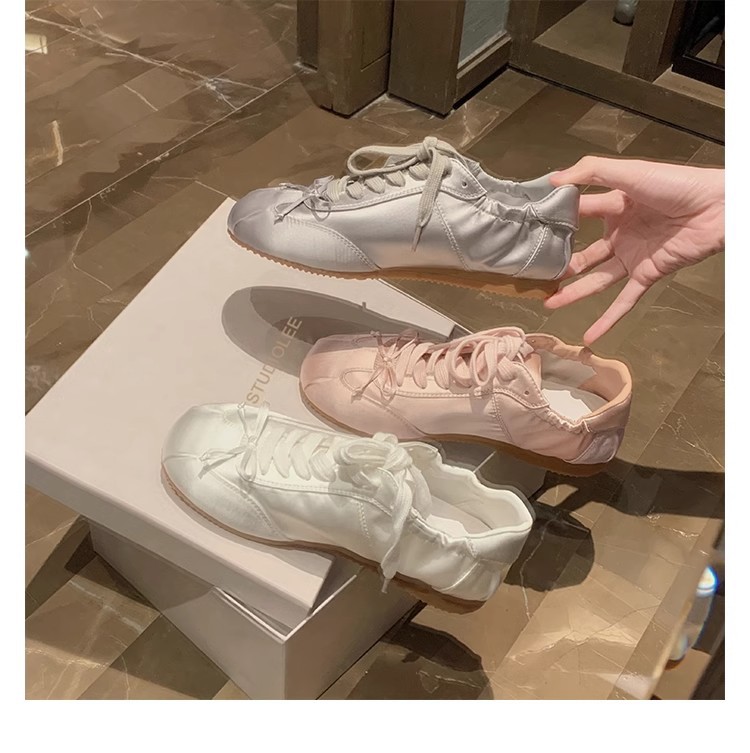 2025春季新款芭蕾风甜妹圆头缎面运动板鞋蝴蝶结休闲德训鞋女详情4