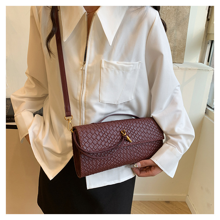 A new cross-border woven pattern single-shoulder crossbody bag with a retro texture, a hand-held baguette bag, and a versatile and elegant evening clutch pic 29