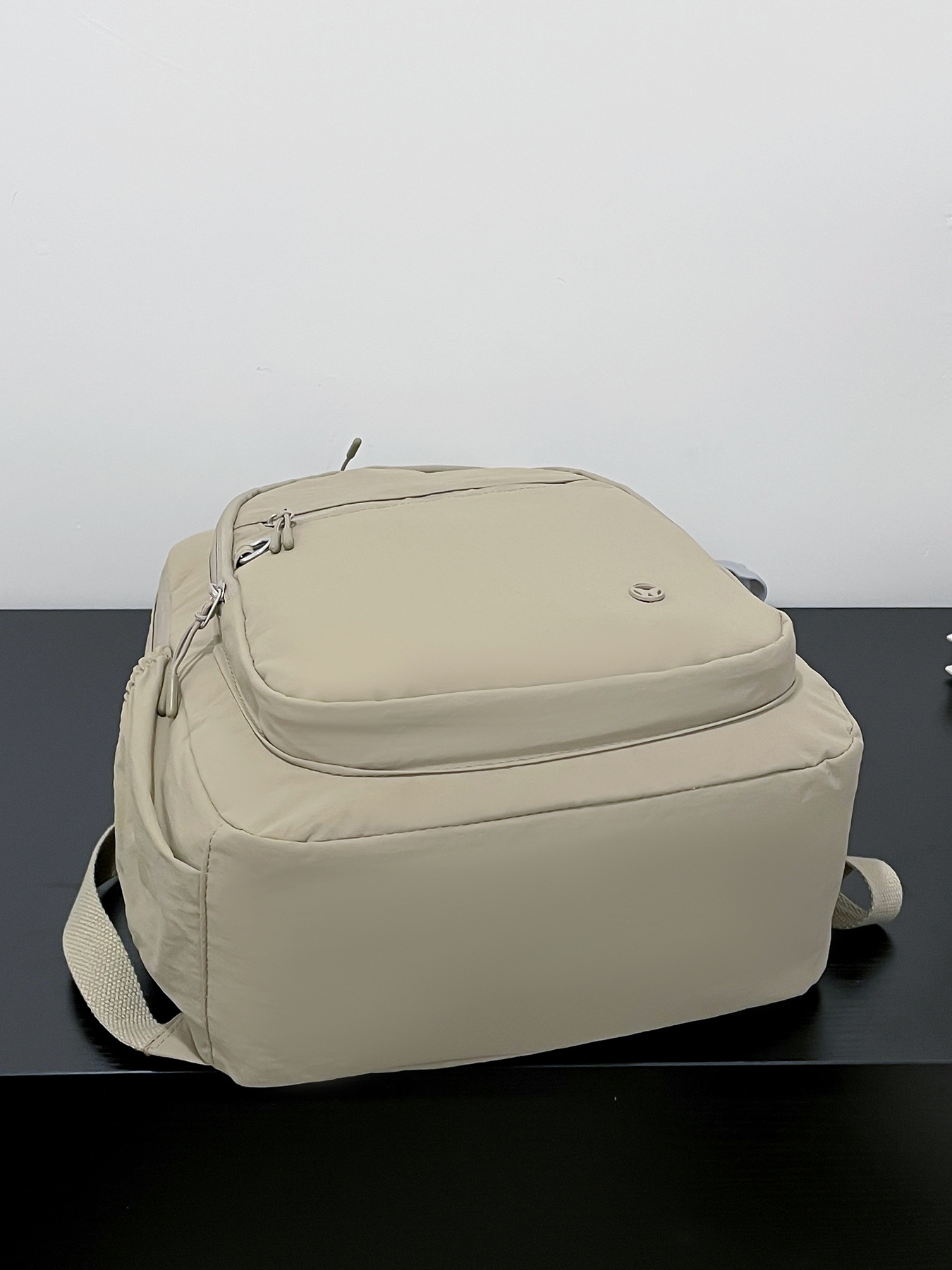 现货外贸跨境大容量轻便多隔层女士休闲百搭防泼水学生双肩包学生详情11