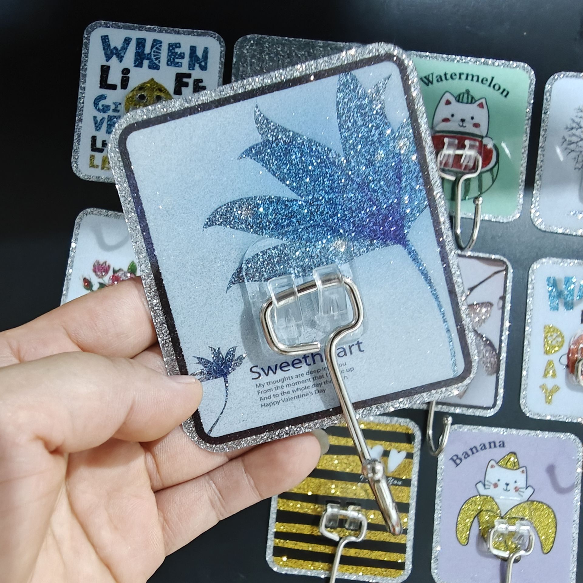 【1-1 Zone 】 Gold Powder Large Iron Hook 100 yuan per pack 2500 yuan per piece. Gold powder large iron hook, seamless large hook, no drilling, sticky hook, door, kitchen, bathroom, wall, coat and hat hook, 1 yuan pic 3