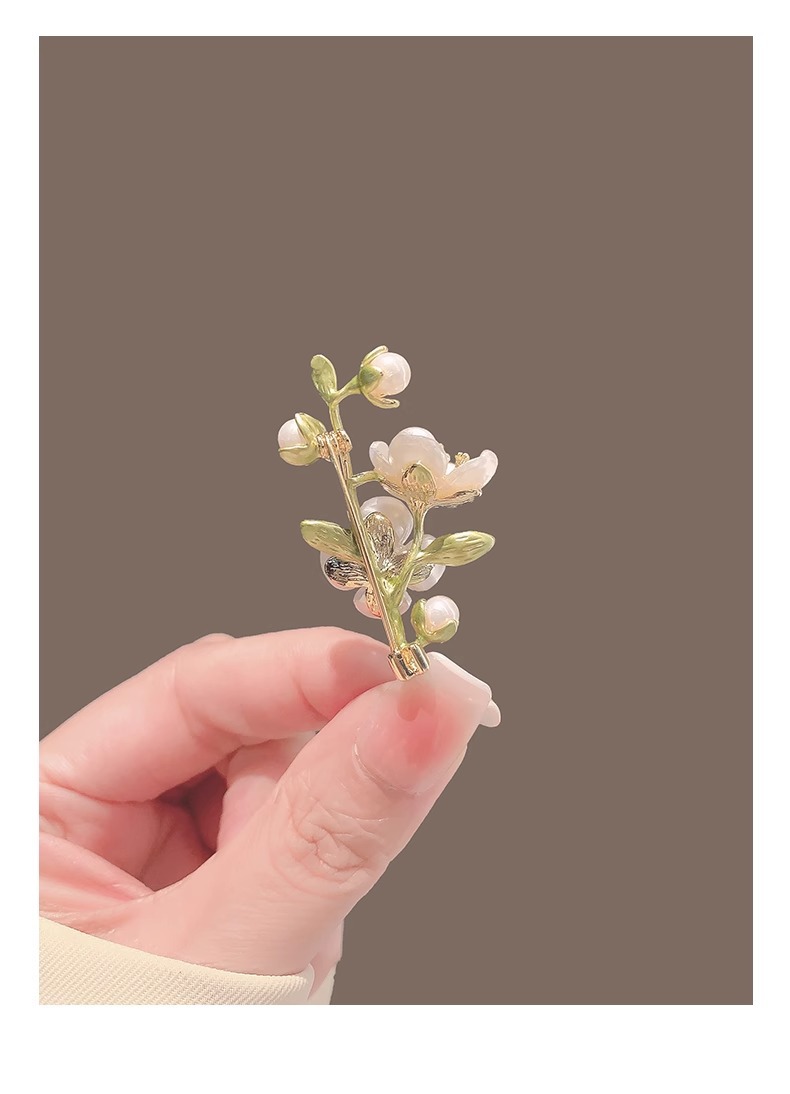 Artistic green jasmine brooch, plant flower pearl brooch, retro style suit, anti-glare clasp pin accessory pic 7