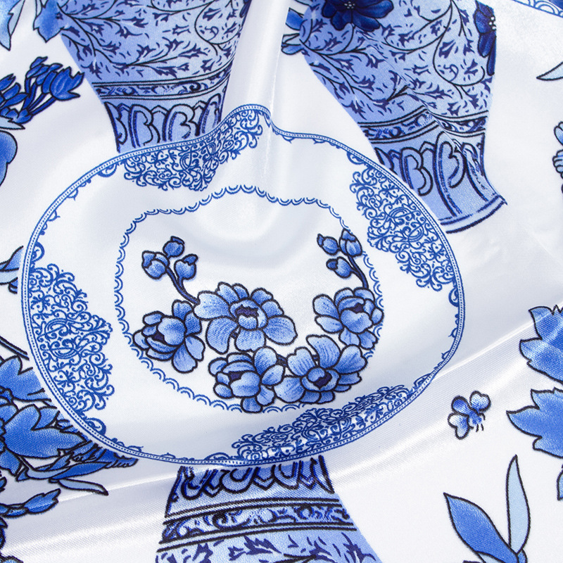 国潮90cm大方巾女士围巾 中国风青花瓷印花头巾缎面披肩色丁围巾批发详情9