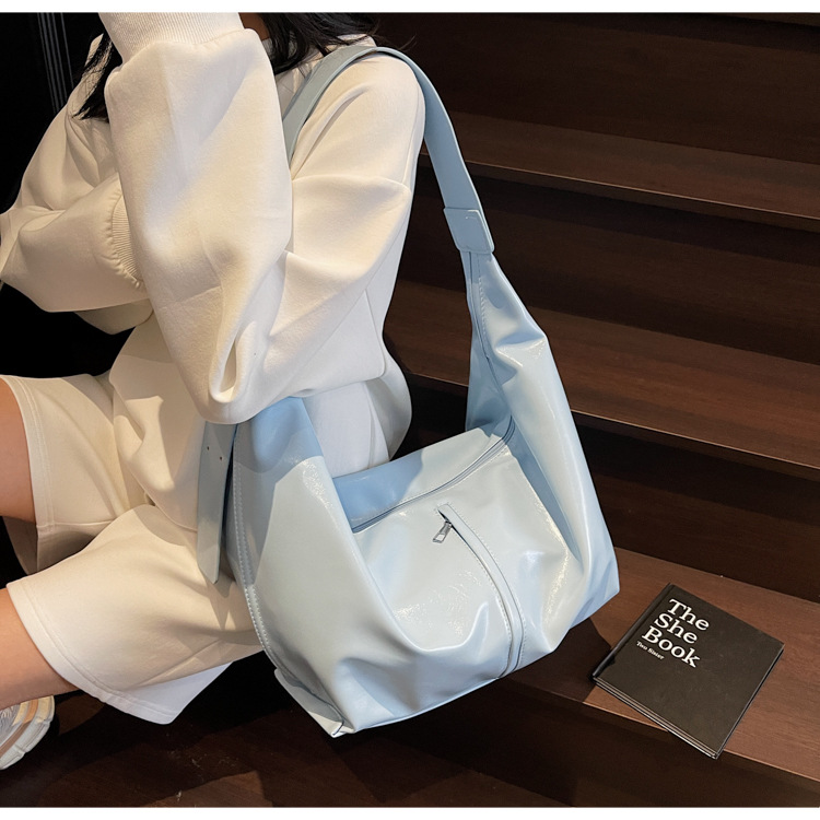 大容量腋下包女2025新款春夏季休闲百搭单肩斜挎包流行通勤饺子包详情10