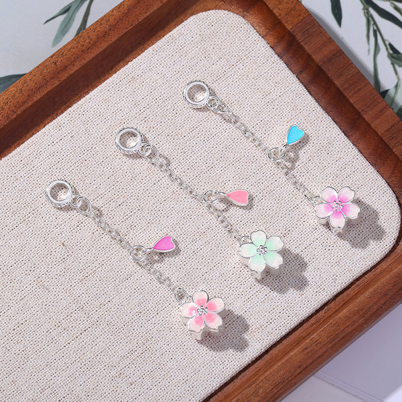 Hot-selling sweet silver plum blossom, peach blossom, heart-shaped cherry blossom long chain pendant, personalized and versatile accessory in stock for wholesale pic 4