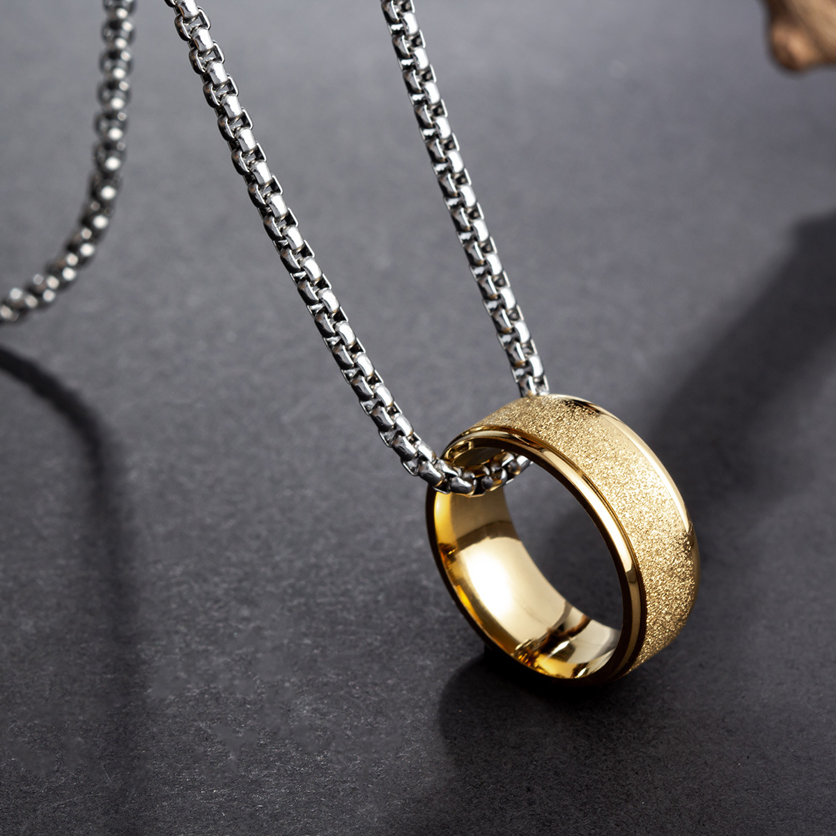 The 2024 Douyin bestseller 60mm pearl chain couple titanium steel necklace is a stylish, versatile and high-end sweater chain pic 3