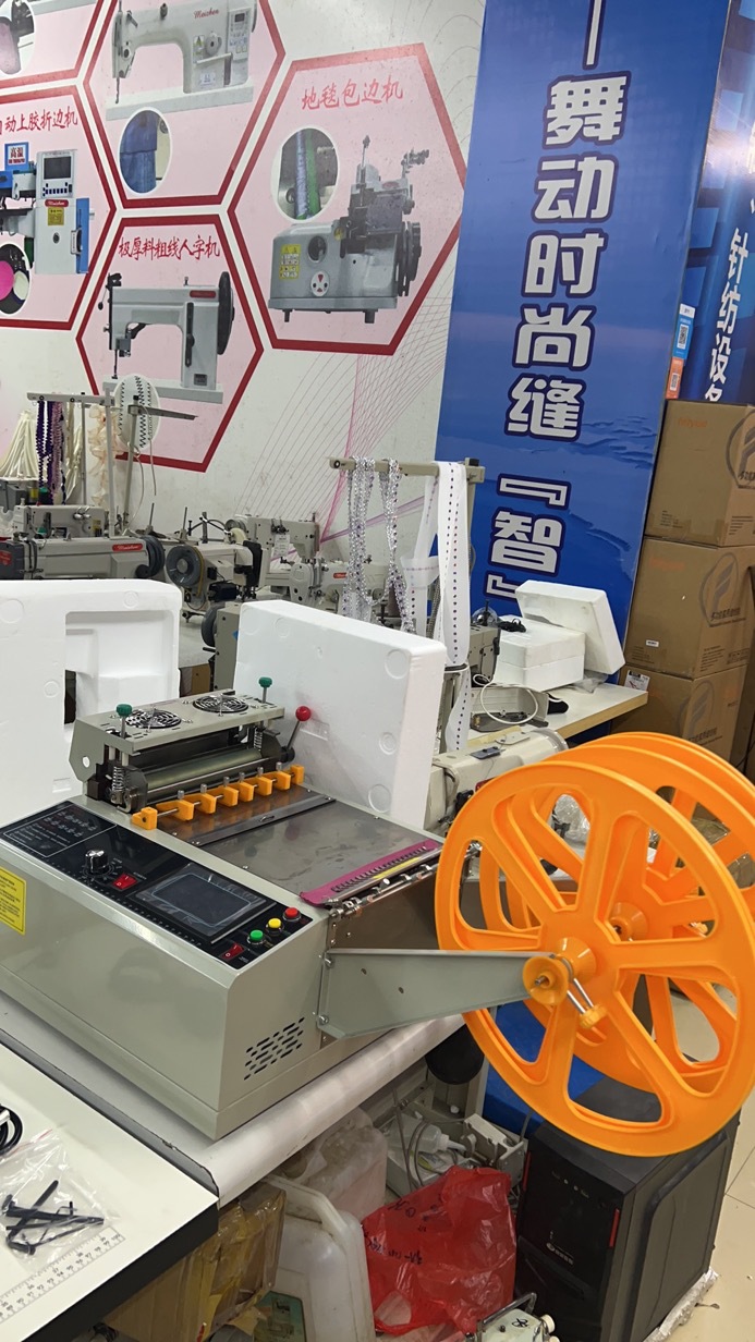 The fully automatic direct drive cutting machine for cold and hot cutting of webbing, zipper, ribbon, high head ring and waterproof ring cutting machine is highly efficient and convenient to operate before sewing pic 10