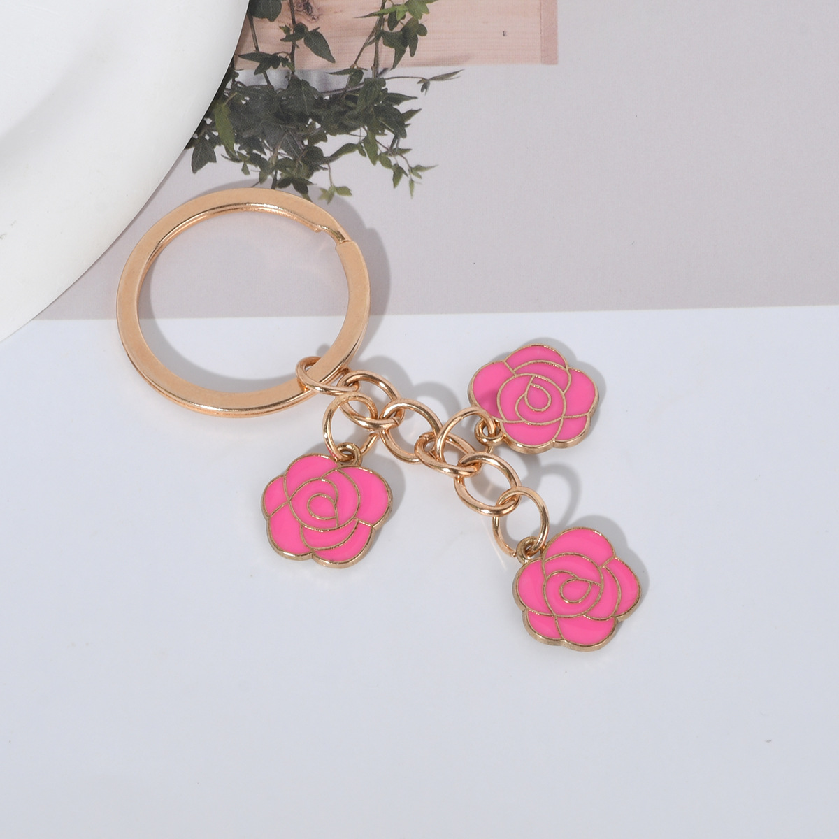 精品挂件扣上新小众多色可选节日送礼粉白蓝三朵玫瑰花工艺钥匙扣详情5