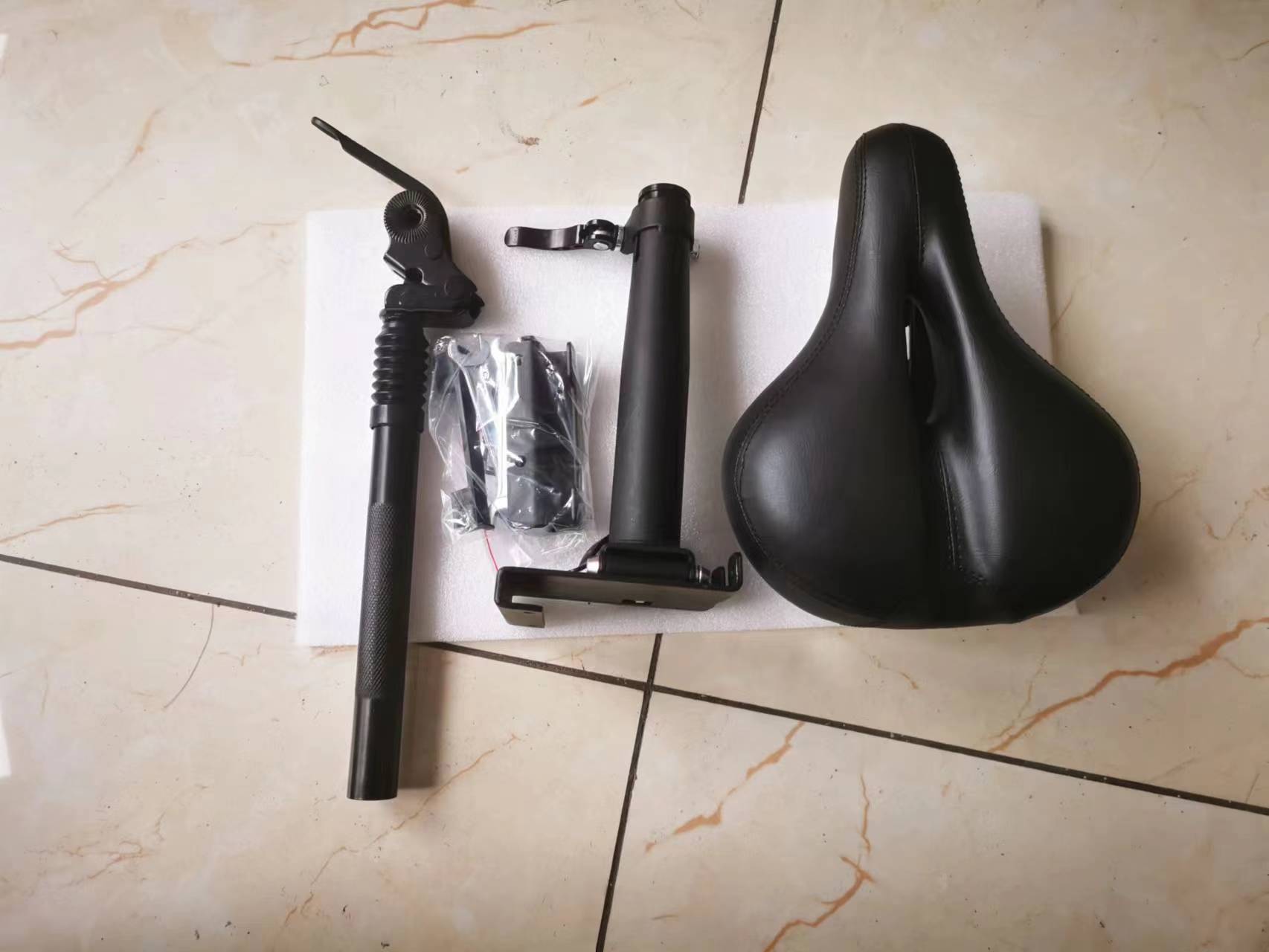 跨境双重减震鞍座零配件通用款快速折叠免打孔小米电动滑板车座椅详情12