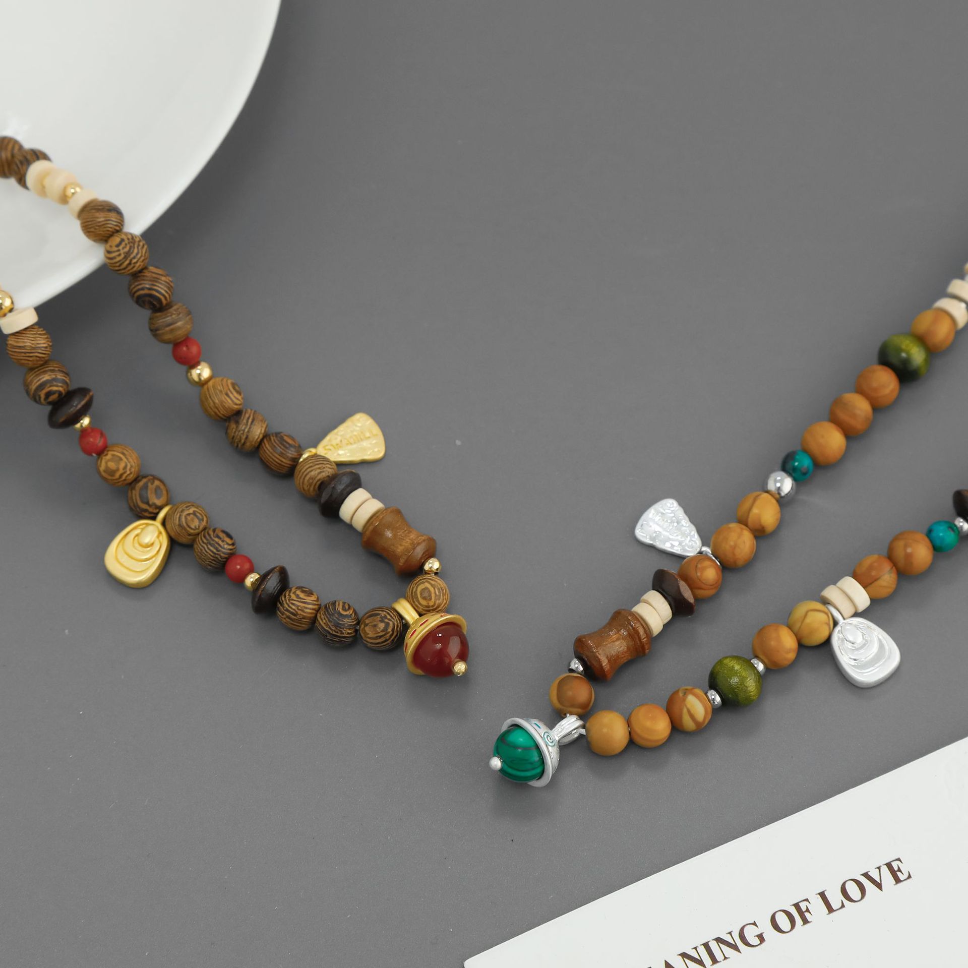 SWA*家山丘系列榛果串珠项链小众设计复古高级感木珠天然石锁骨链详情3