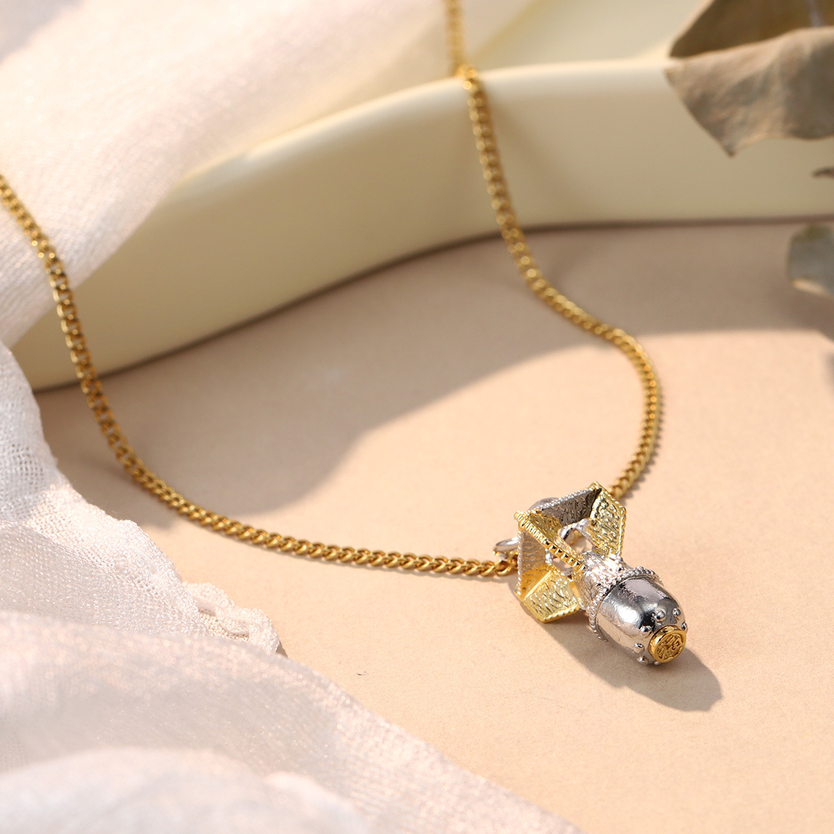 ins niche pleated heart-shaped necklace, simple and irregular pendant, fashionable sweater chain design with hands clasped together, wholesale pic 28