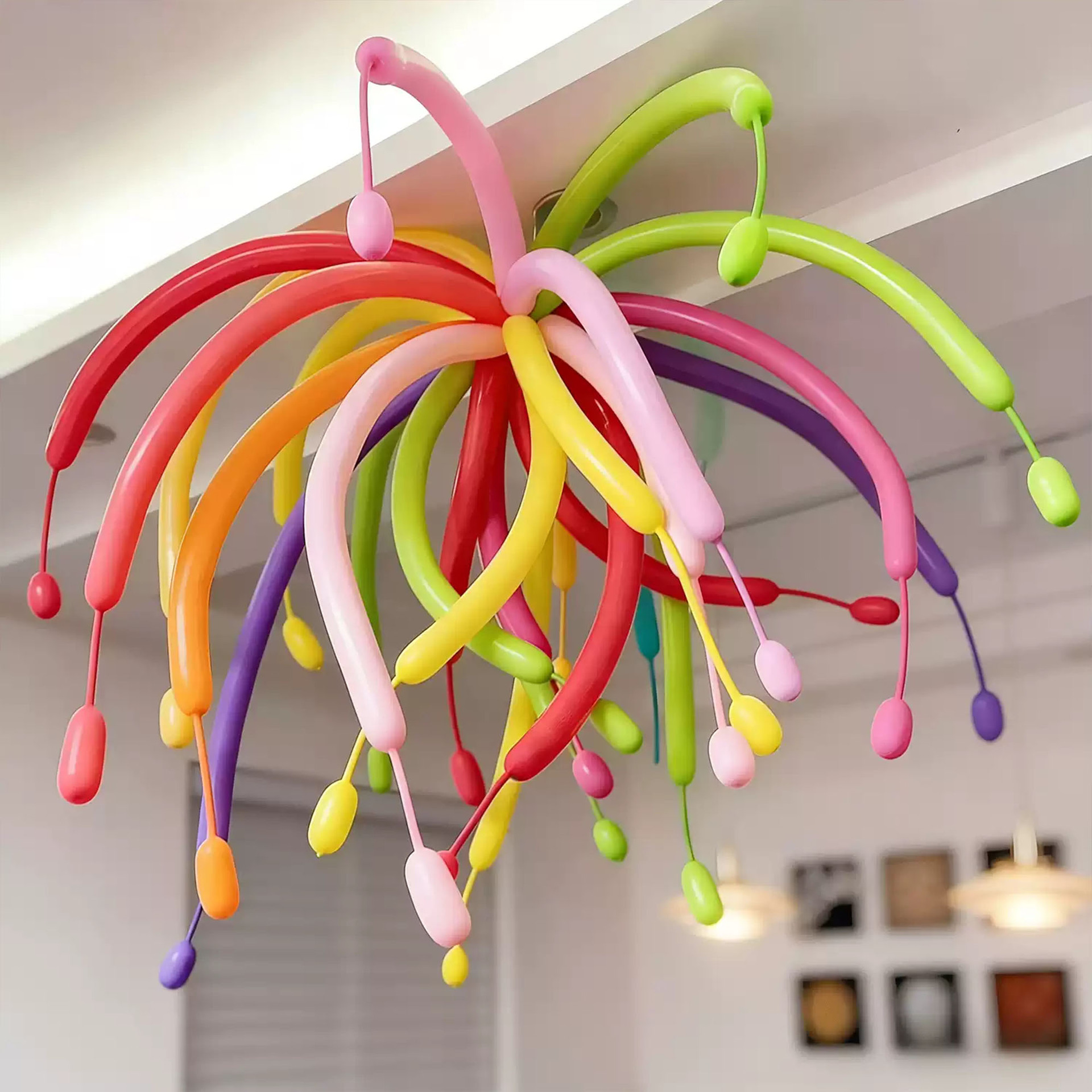 春节烟花气球2026新年长条气球商场教室氛围年会装饰场景详情2