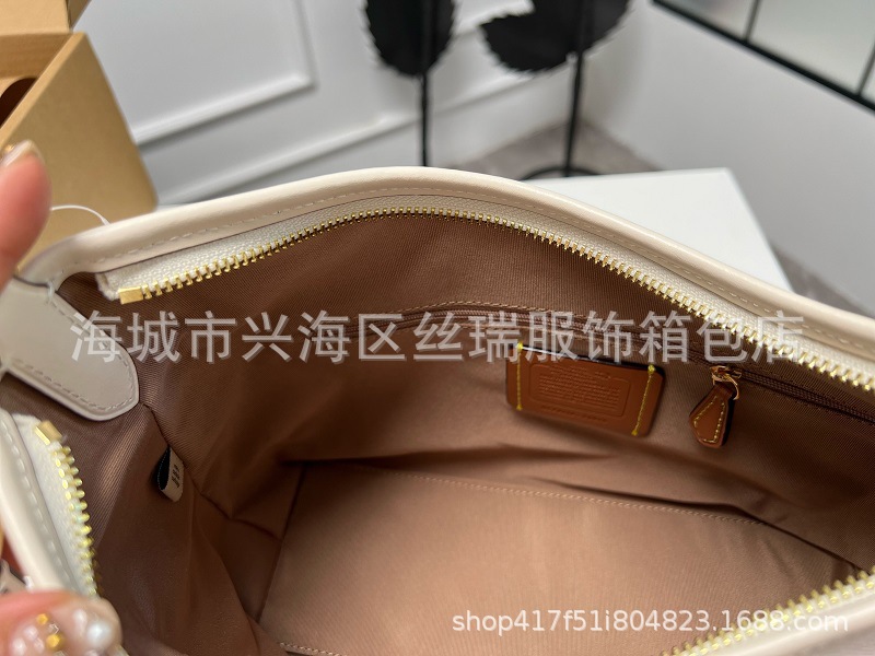 新款流浪包百搭配牛皮对花版字母腋下包斜挎包质感斜挎购物袋详情45