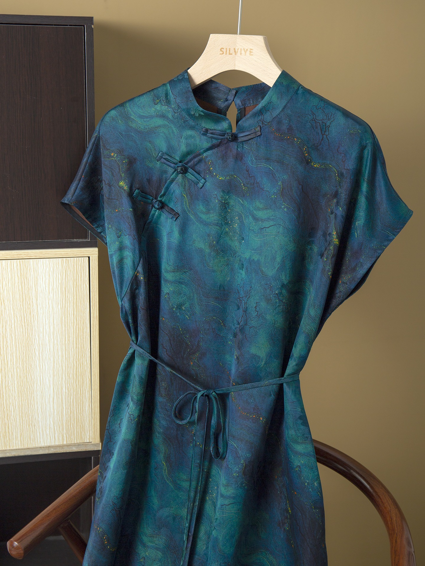 真丝香云纱改良旗袍连衣裙女100桑蚕丝立领收腰短袖长裙夏新款详情8