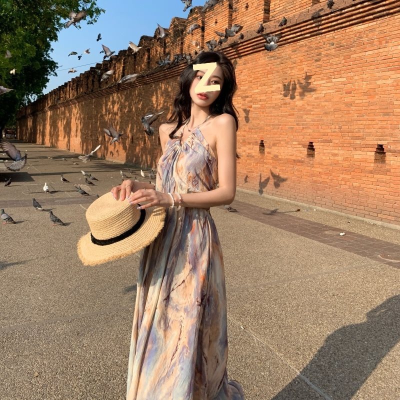 油画温柔飘逸灵动感碎花吊带连衣裙法式复古打揽露背海边度假长裙详情8