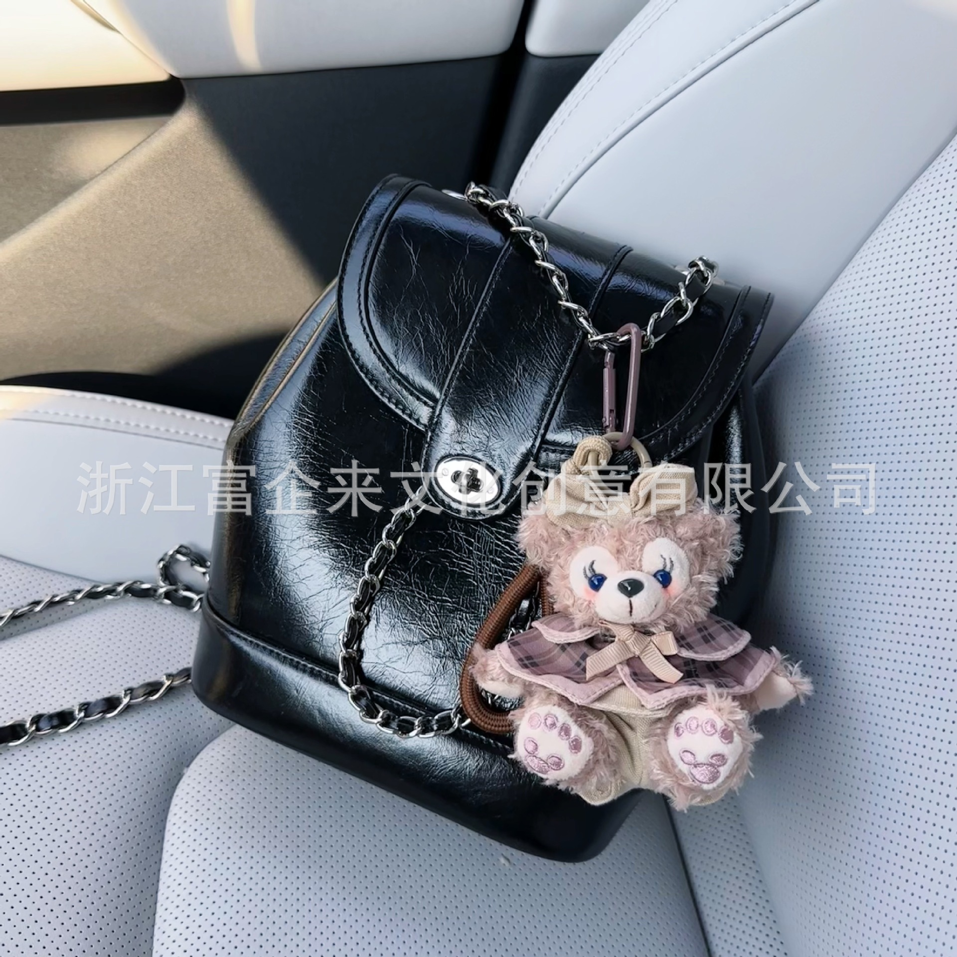 Wholesale of the same style of popular Xue Li Mei bags, car accessories, cartoon keychains, crossbody bags and plush toys as those on Xiaohongshu pic 3