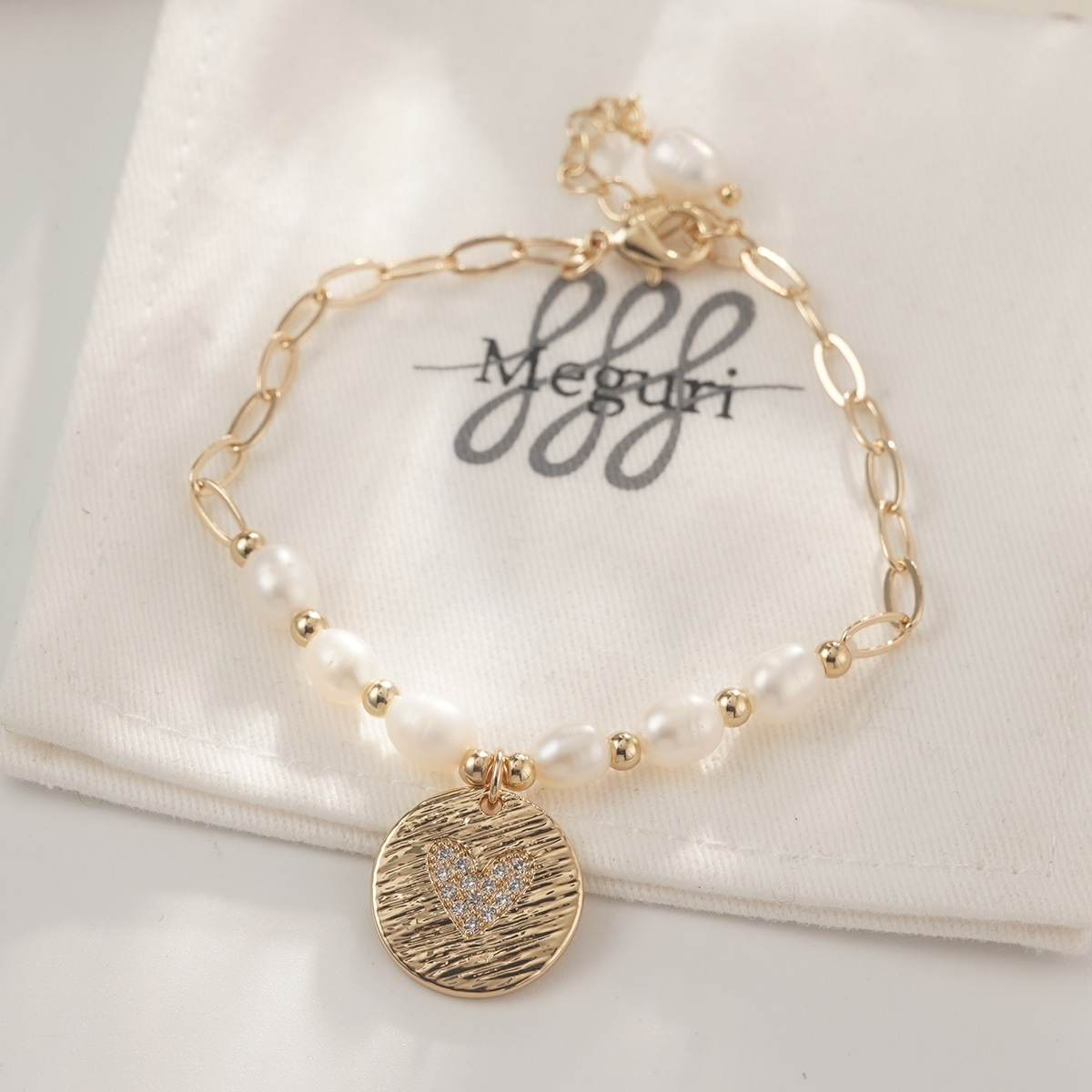 复古时尚天然珍珠手链 ins闺蜜同款串珠简约轻奢小众爱心吊坠手串详情30